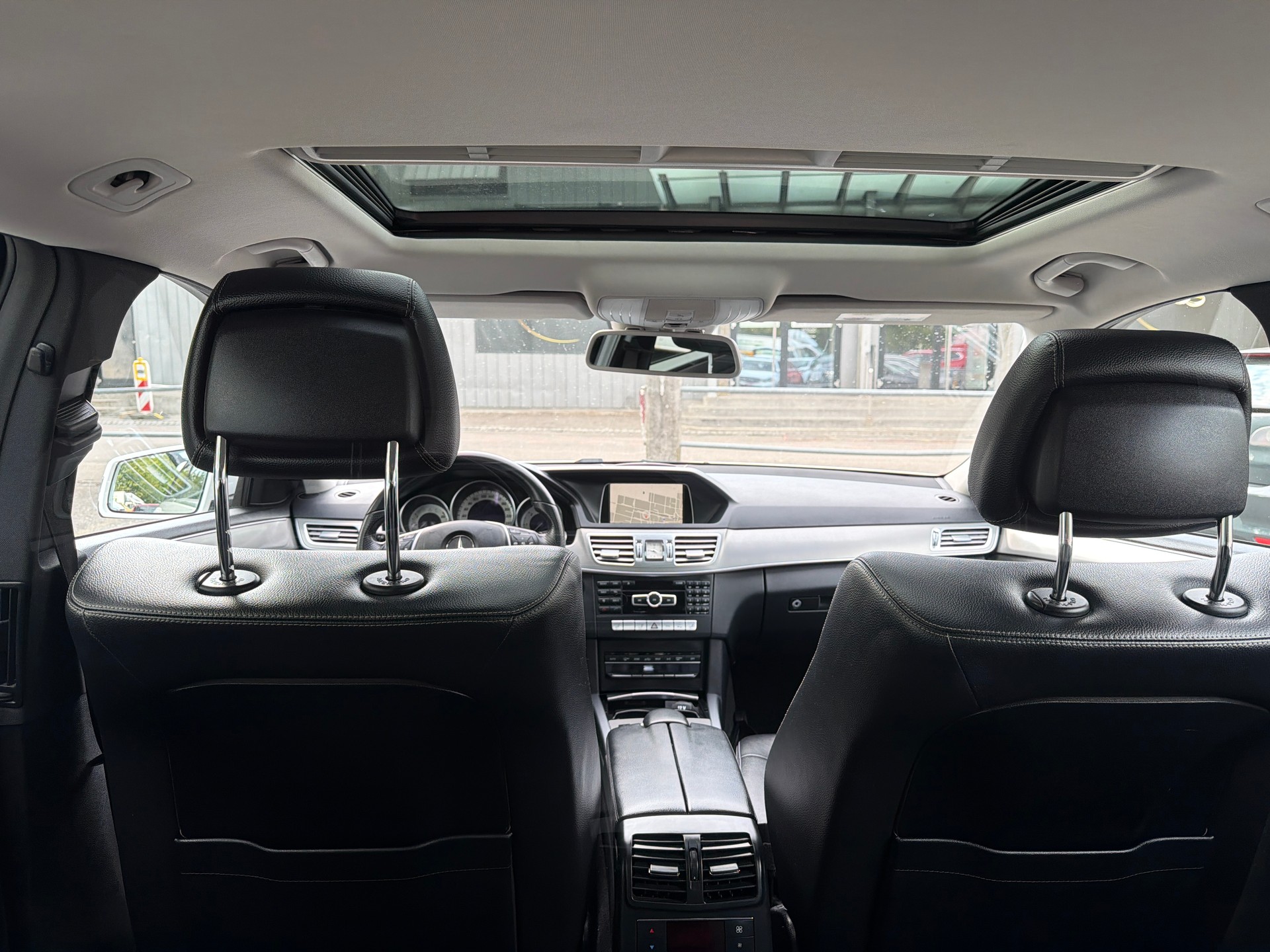 MERCEDES-BENZ E 250 CDI Avantgarde 4Matic 7G-Tronic * Leder * Navi * LED * Klima-Auto * PDC V&H * Tempomat * Frisch Ab MFK-image-7