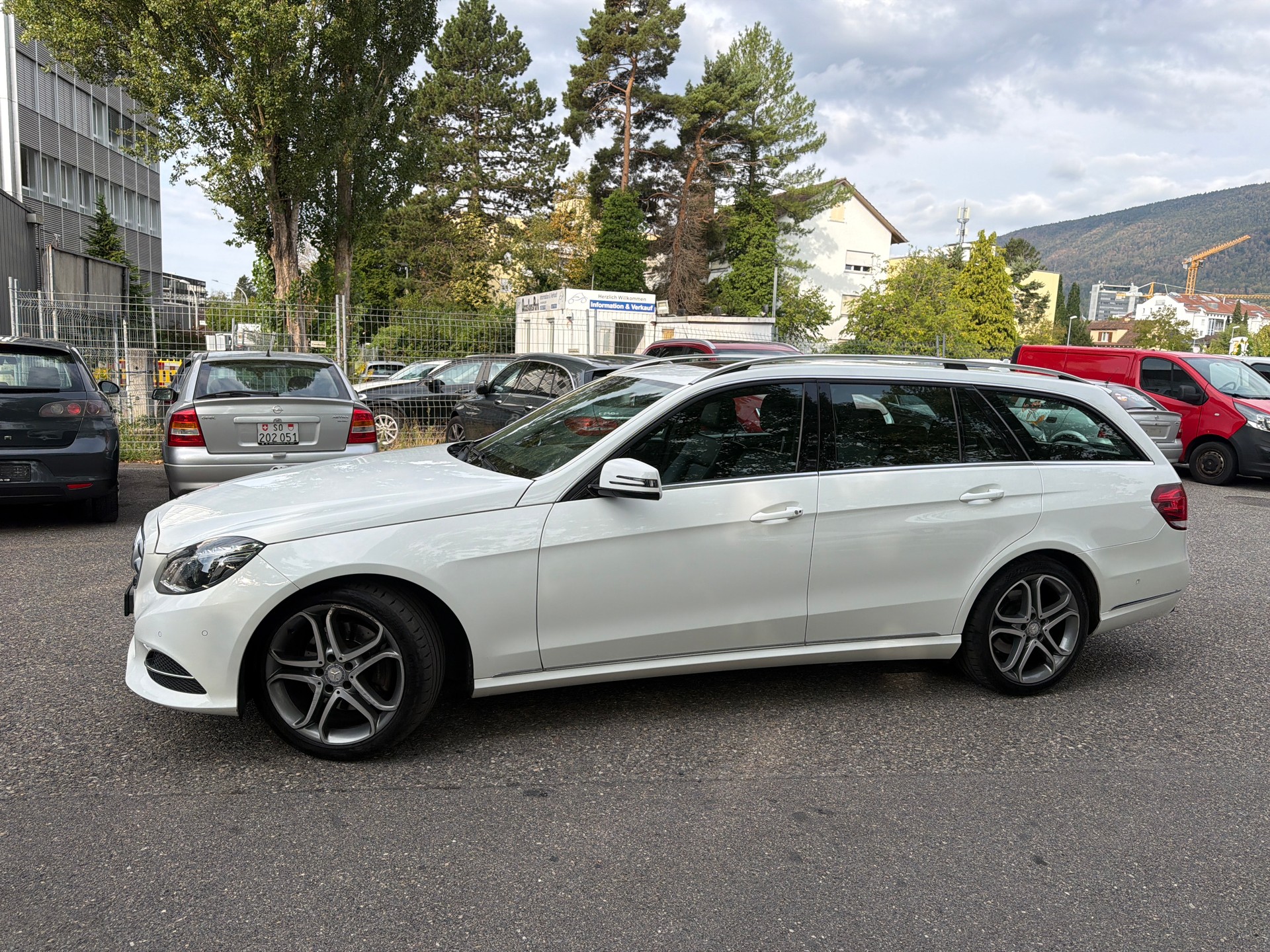 MERCEDES-BENZ E 250 CDI Avantgarde 4Matic 7G-Tronic * Leder * Navi * LED * Klima-Auto * PDC V&H * Tempomat * Frisch Ab MFK-image-9