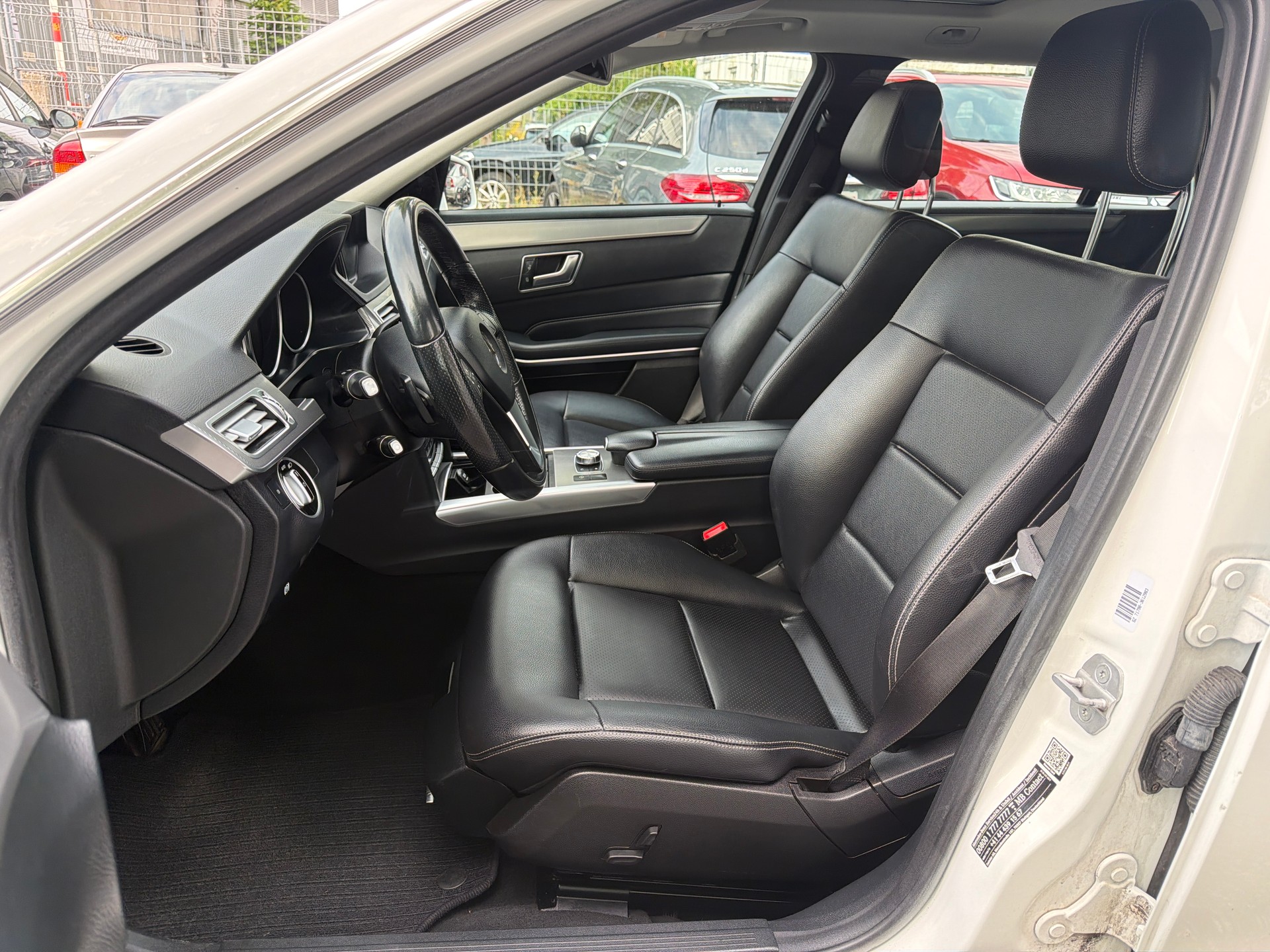 MERCEDES-BENZ E 250 CDI Avantgarde 4Matic 7G-Tronic * Leder * Navi * LED * Klima-Auto * PDC V&H * Tempomat * Frisch Ab MFK-image-2