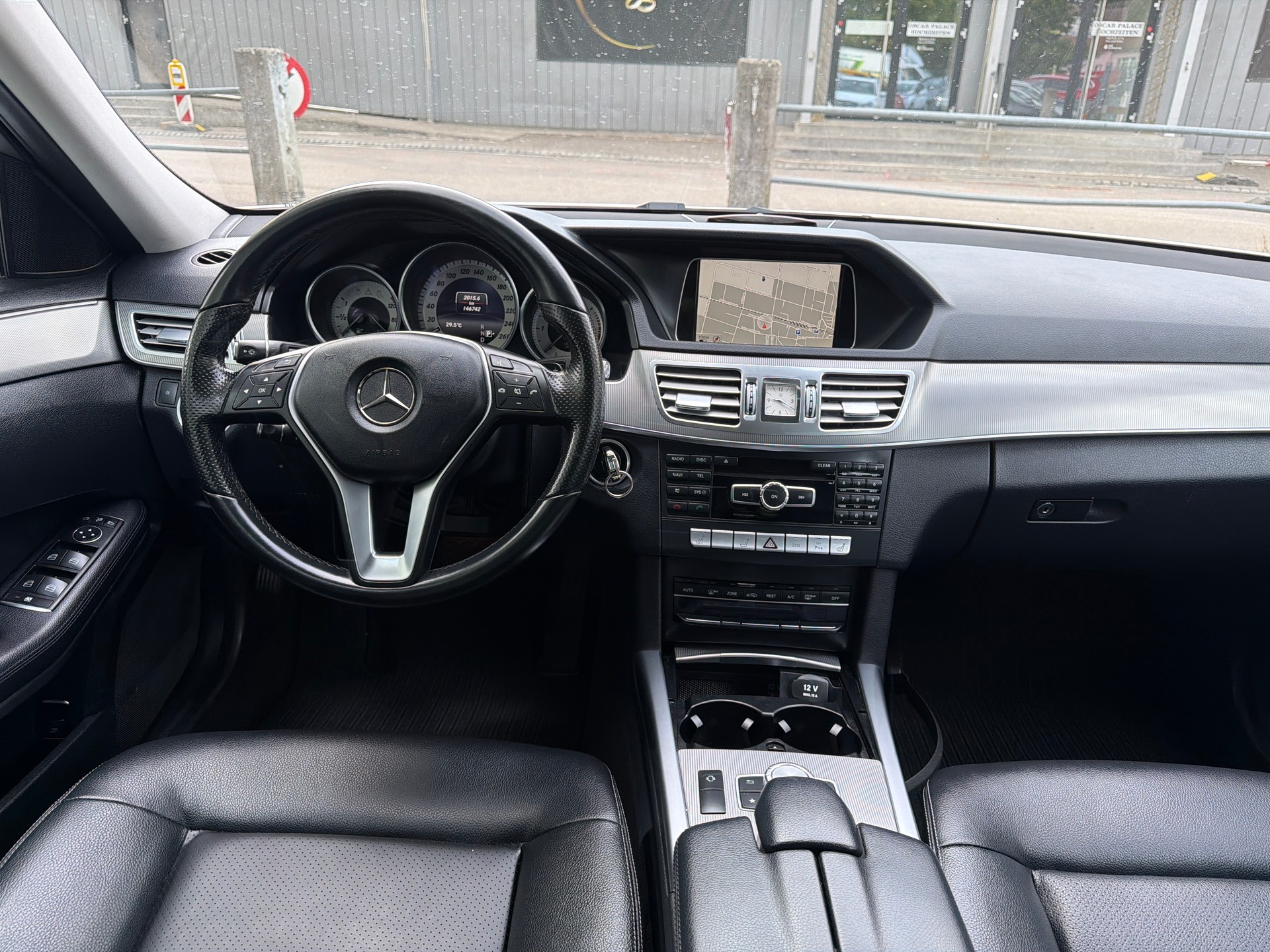 MERCEDES-BENZ E 250 CDI Avantgarde 4Matic 7G-Tronic * Leder * Navi * LED * Klima-Auto * PDC V&H * Tempomat * Frisch Ab MFK-image-3