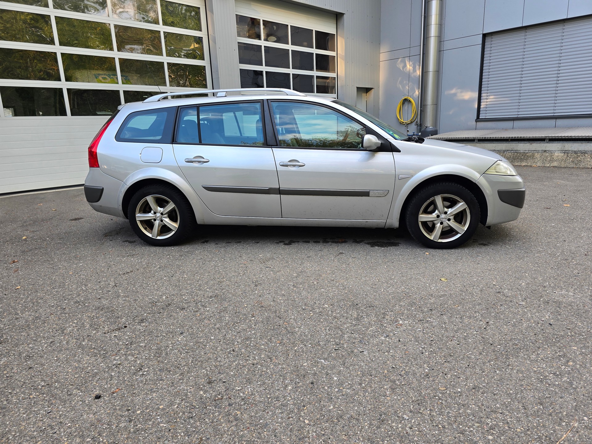 RENAULT Mégane Break 2.0 16V Privilège-image-3