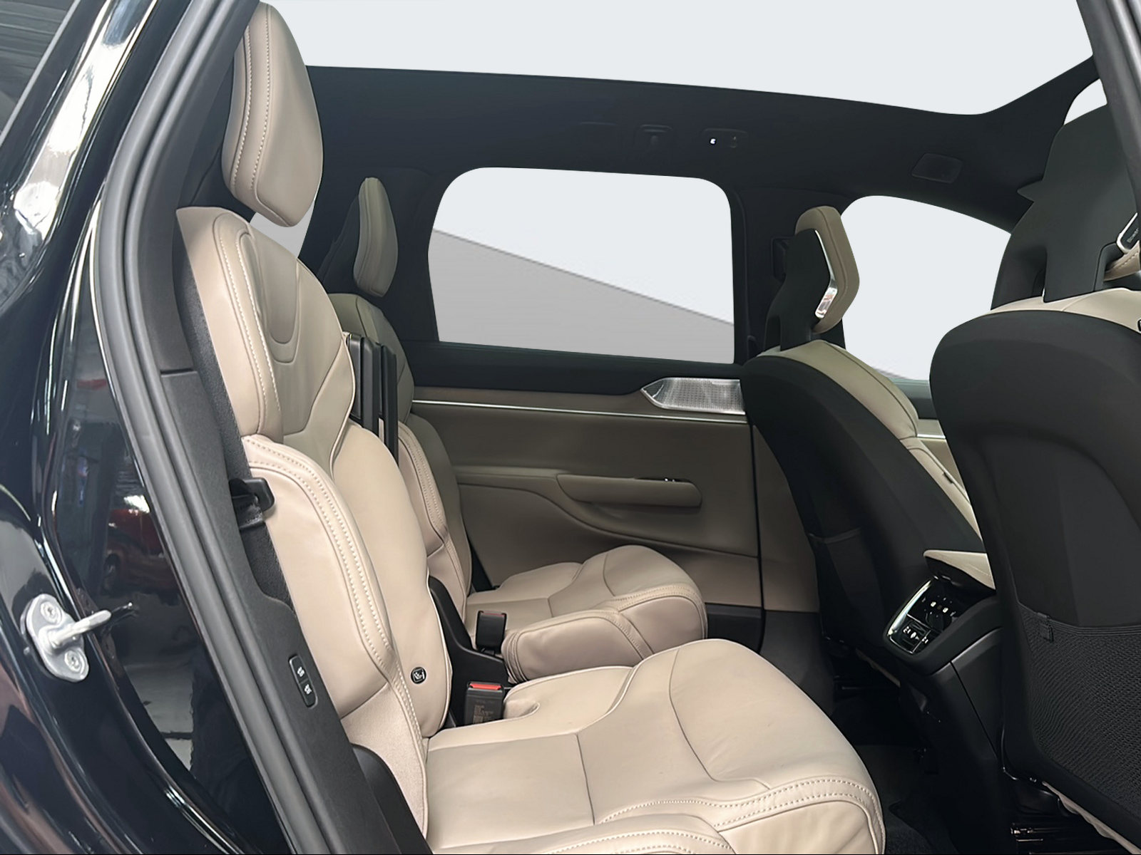VOLVO EX90 Twin Performance Ultra 6P. AWD-image-12