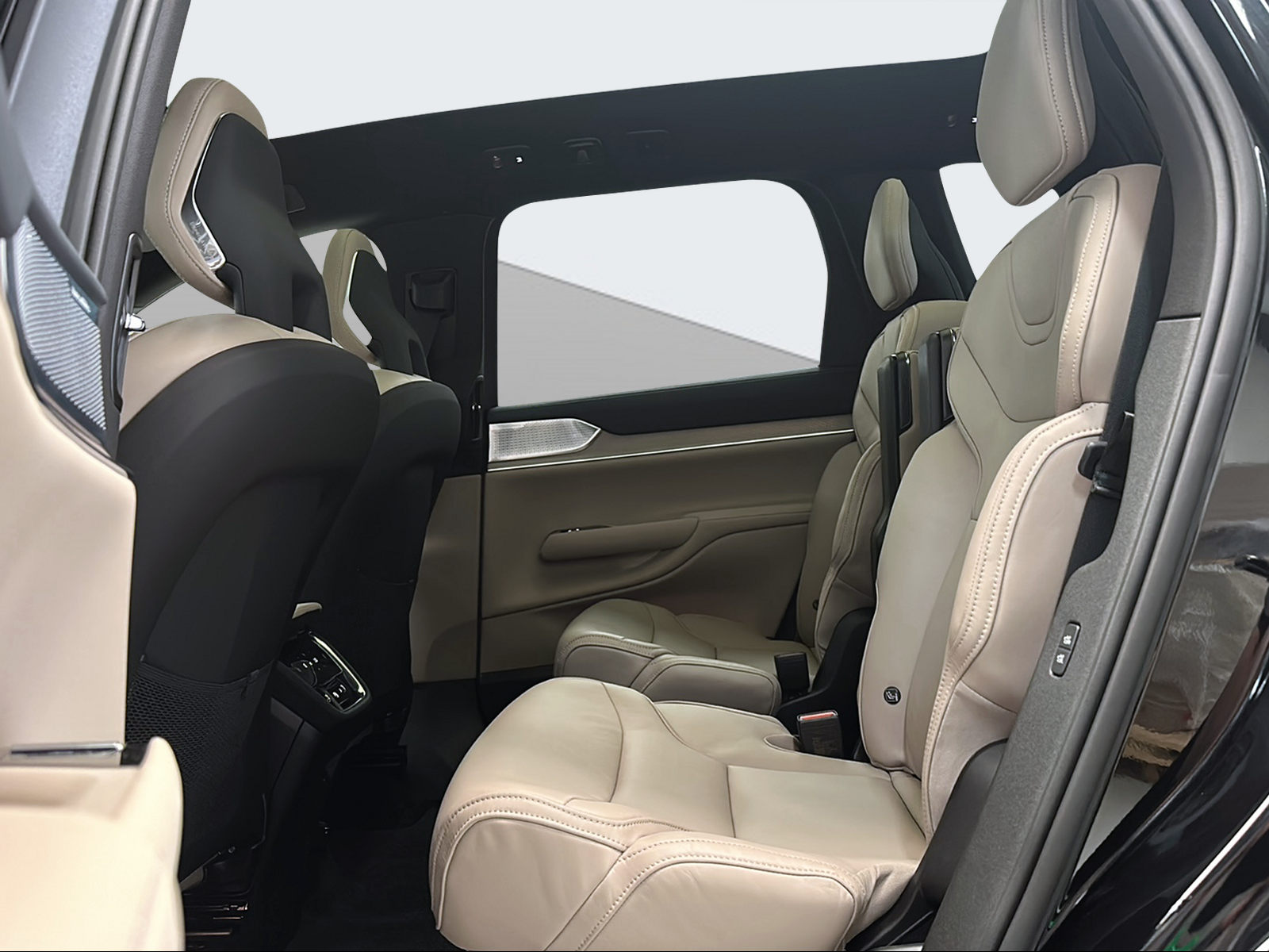 VOLVO EX90 Twin Performance Ultra 6P. AWD-image-11