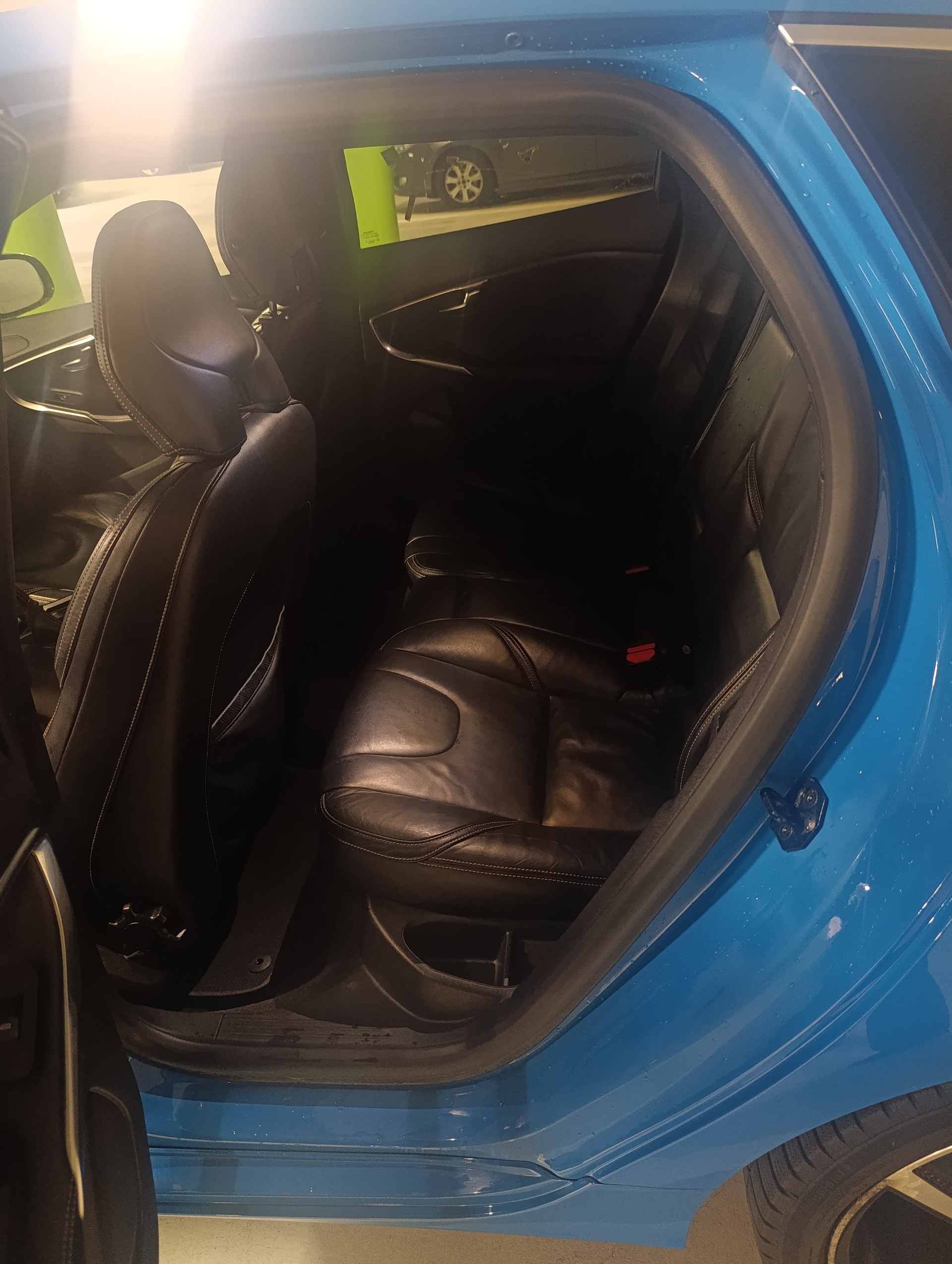 VOLVO 2.0 D4 R-Design S/S-image-3