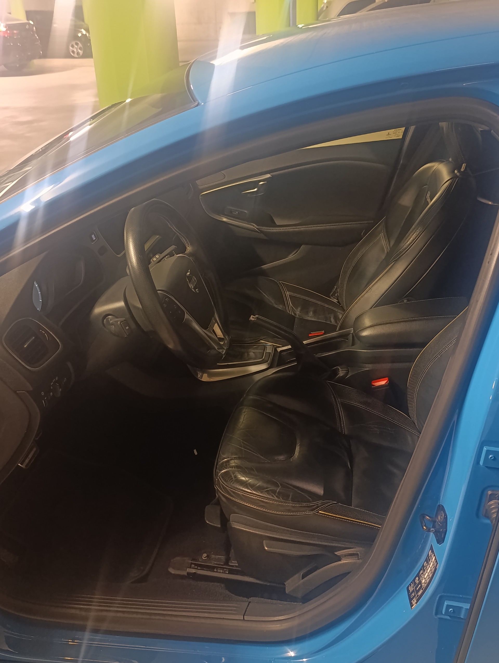 VOLVO 2.0 D4 R-Design S/S-image-4