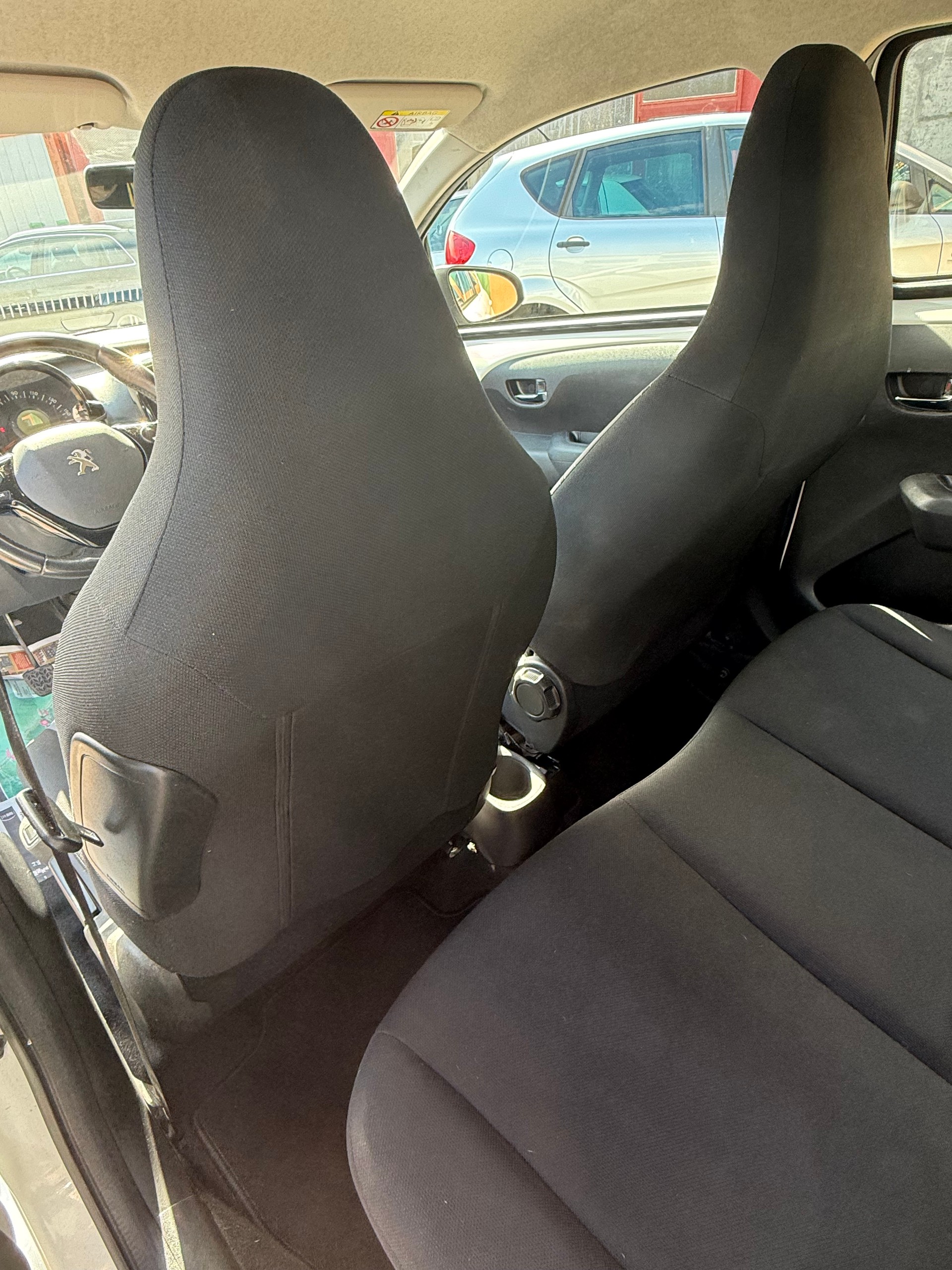 PEUGEOT 108 1.2 VTi Allure-image-6
