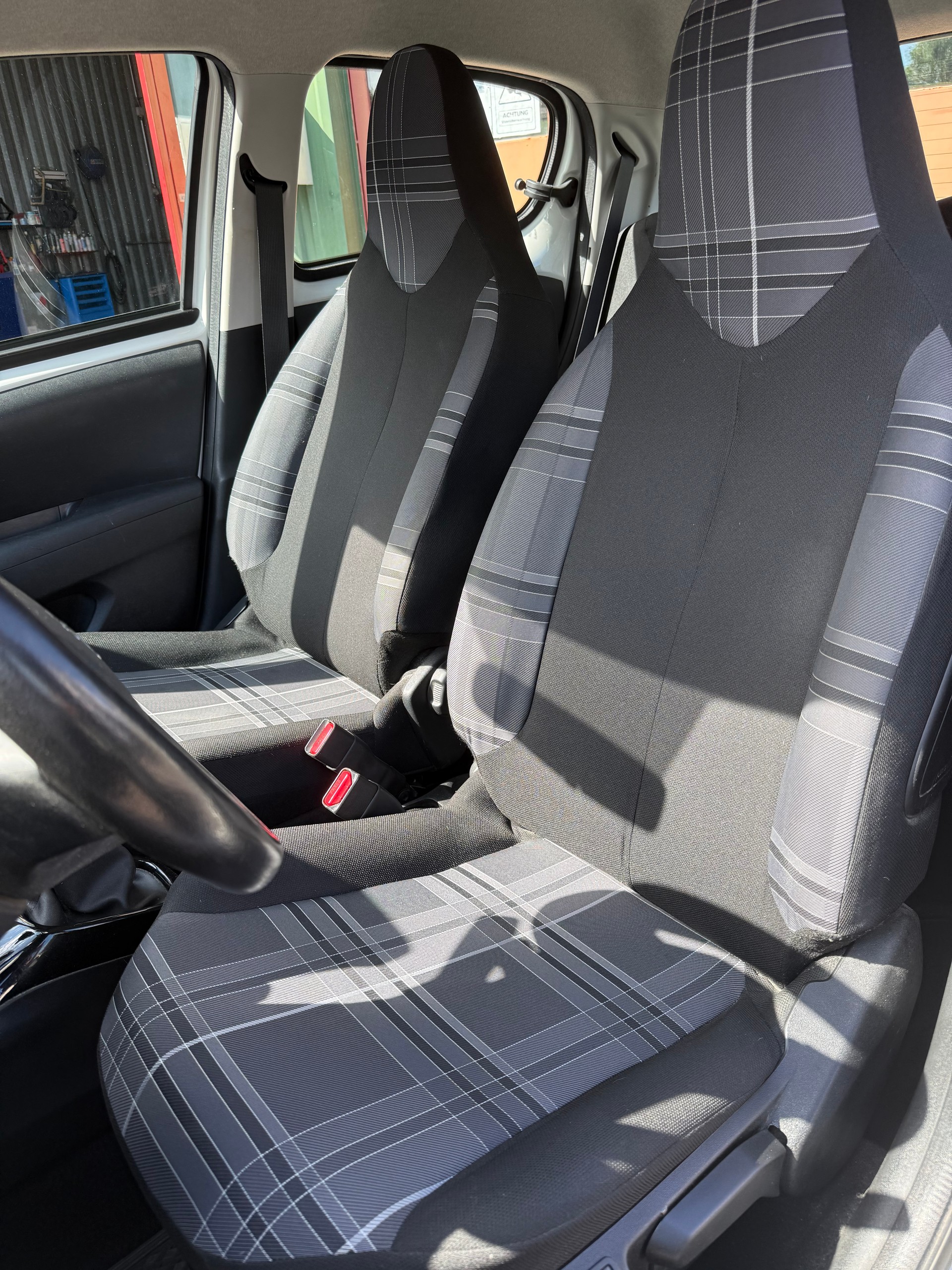 PEUGEOT 108 1.2 VTi Allure-image-5