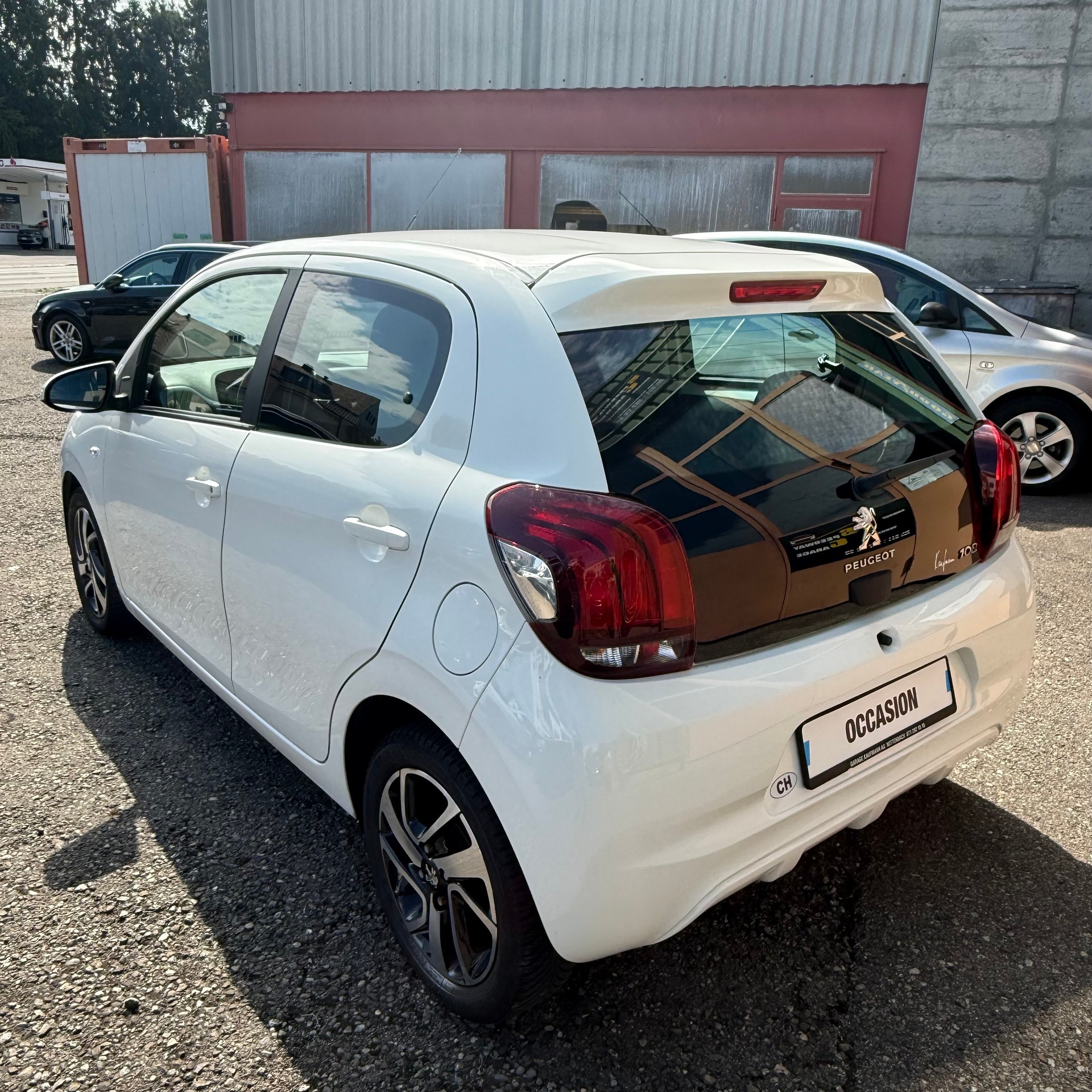 PEUGEOT 108 1.2 VTi Allure-image-3