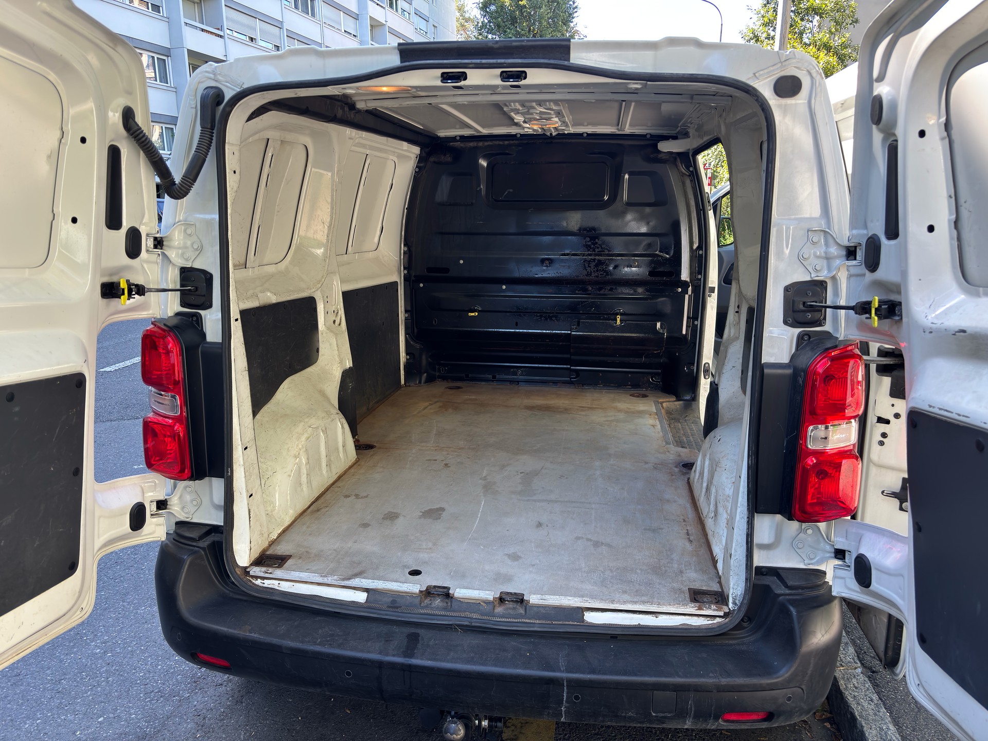 PEUGEOT 50 kWh Premium-image-10