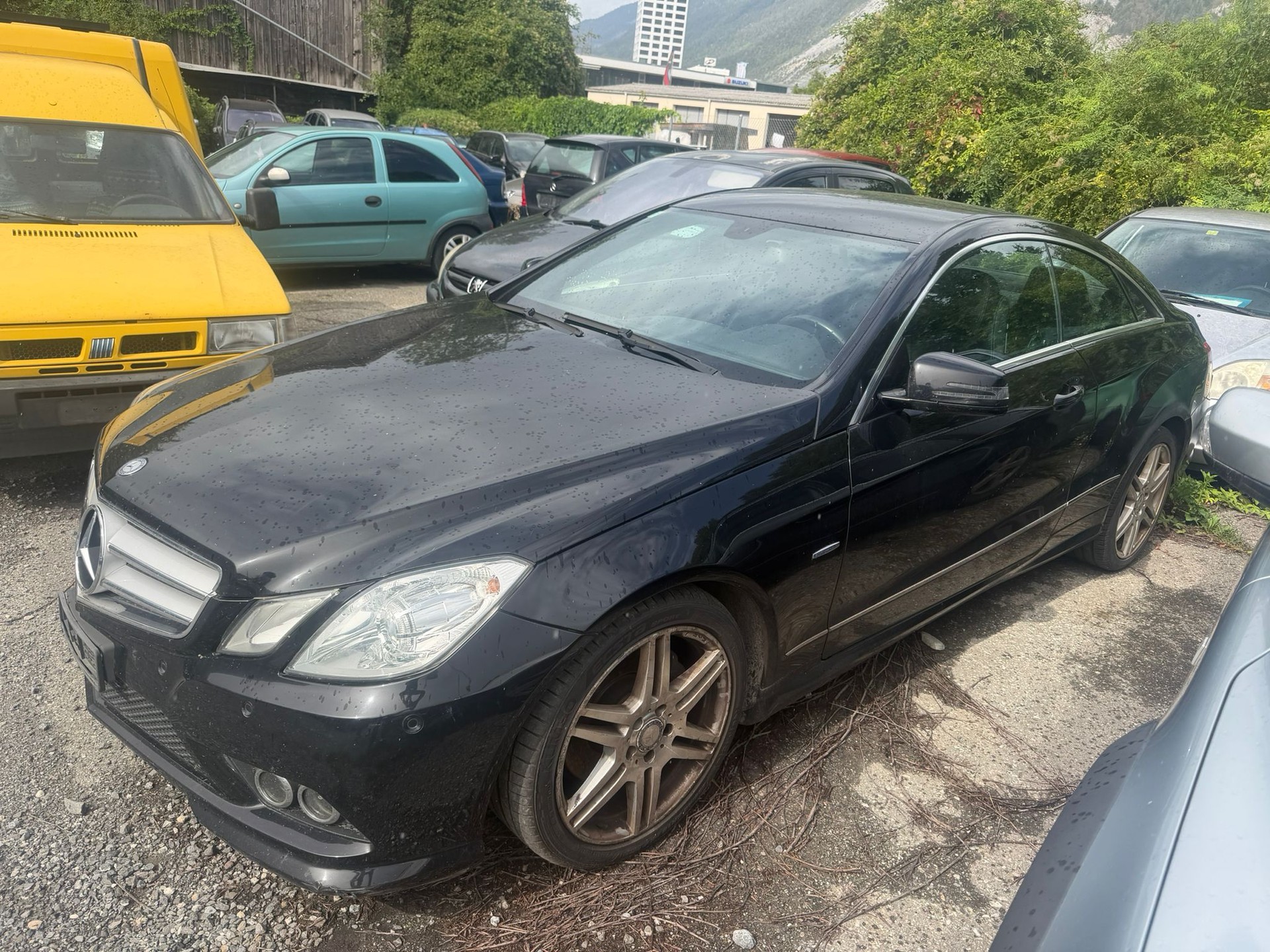 MERCEDES-BENZ E 200 CGI BlueEfficiency Automatic-image-1