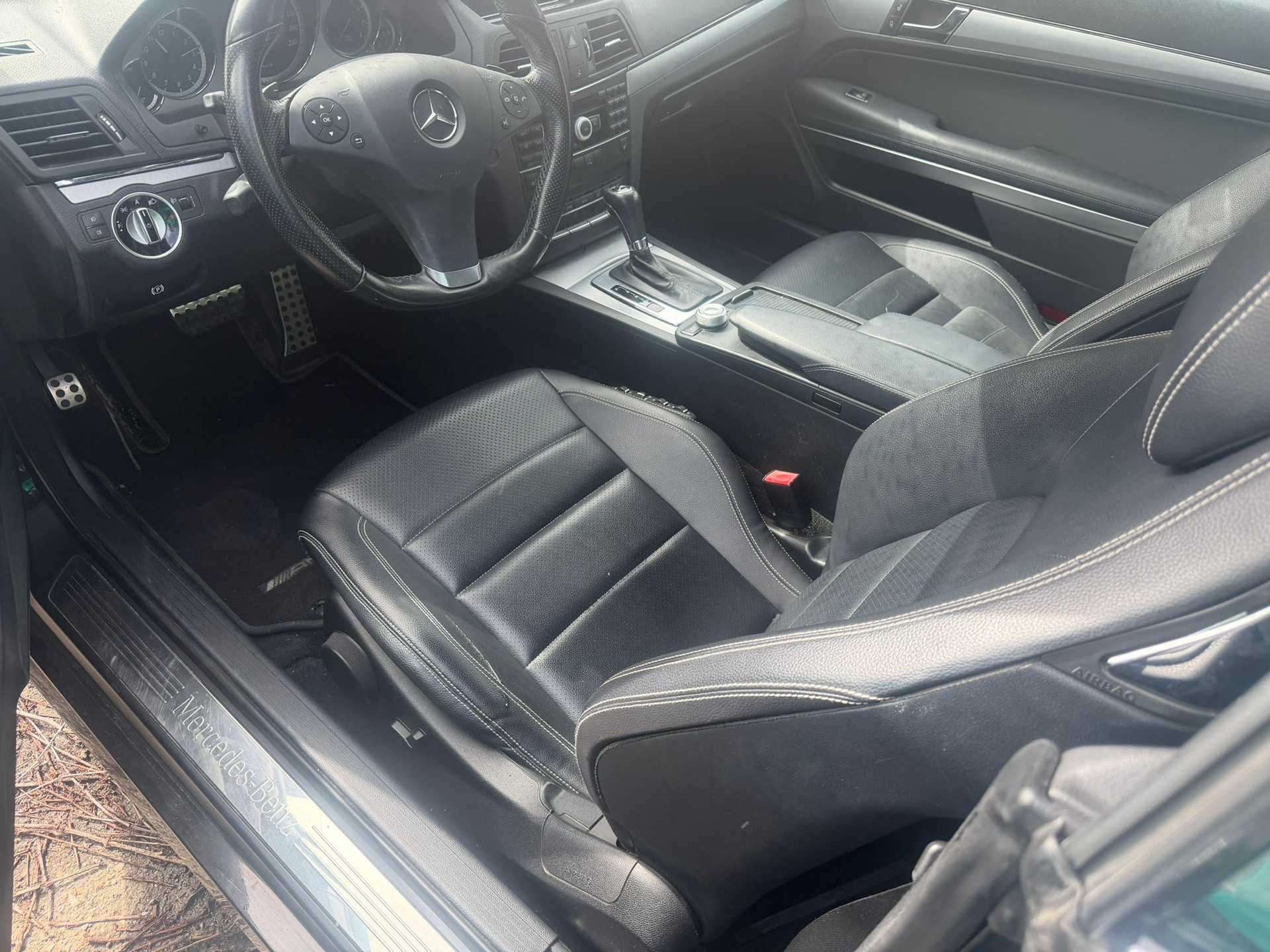 MERCEDES-BENZ E 200 CGI BlueEfficiency Automatic-image-11