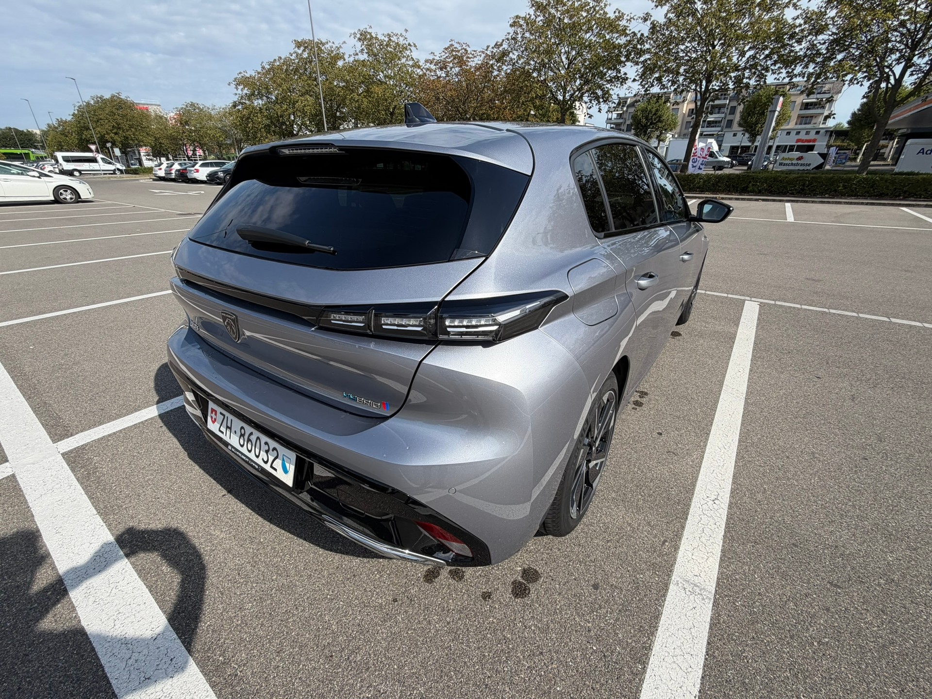PEUGEOT 1.6 PHEV 180 Allure-image-4