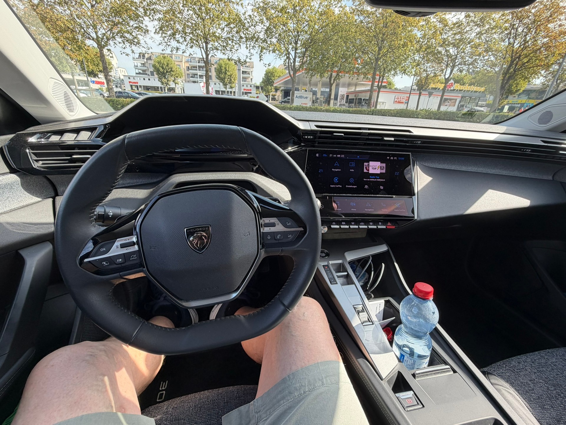 PEUGEOT 1.6 PHEV 180 Allure-image-2