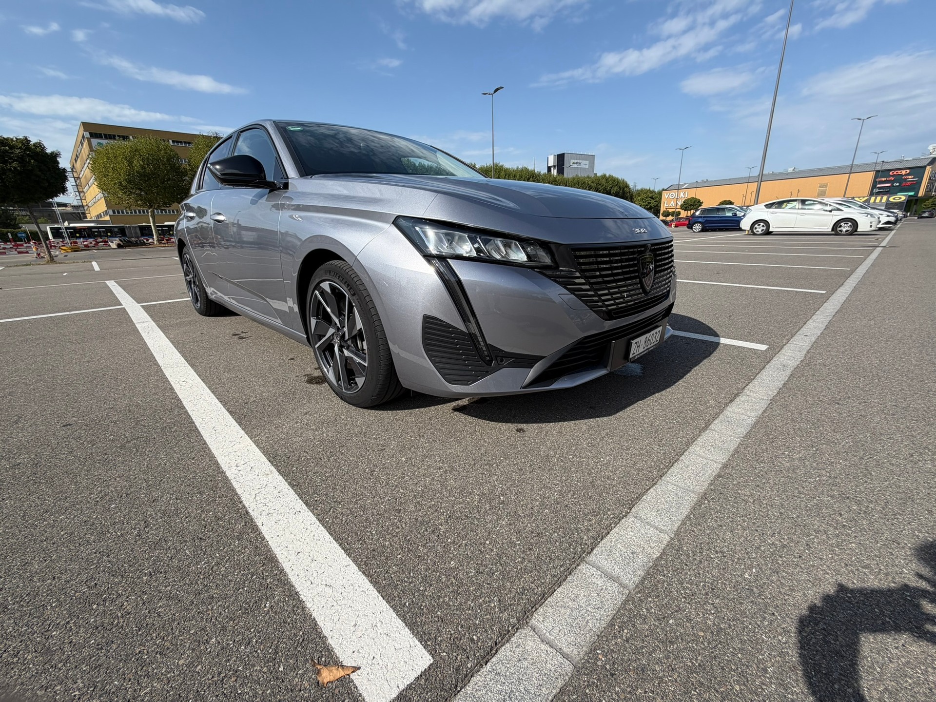 PEUGEOT 1.6 PHEV 180 Allure-image-5