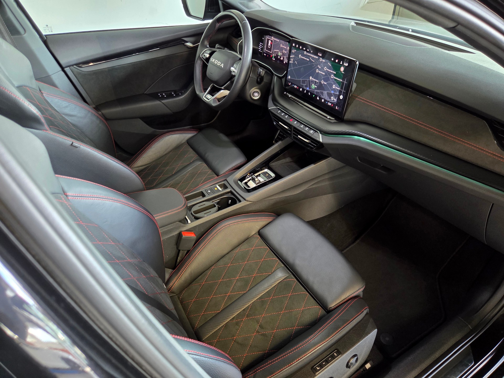 SKODA Octavia Combi 2.0 TSI RS DSG-image-19