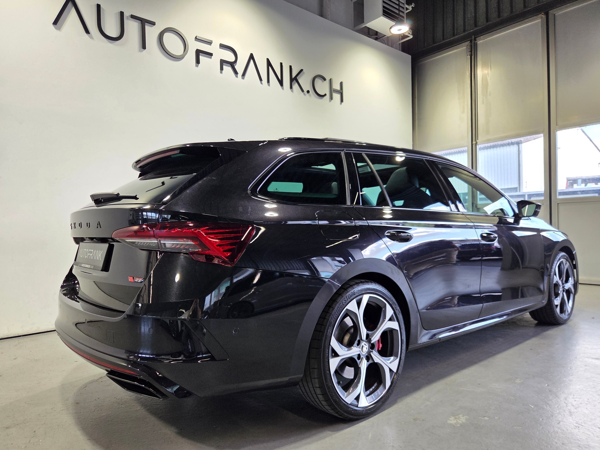 SKODA Octavia Combi 2.0 TSI RS DSG-image-2