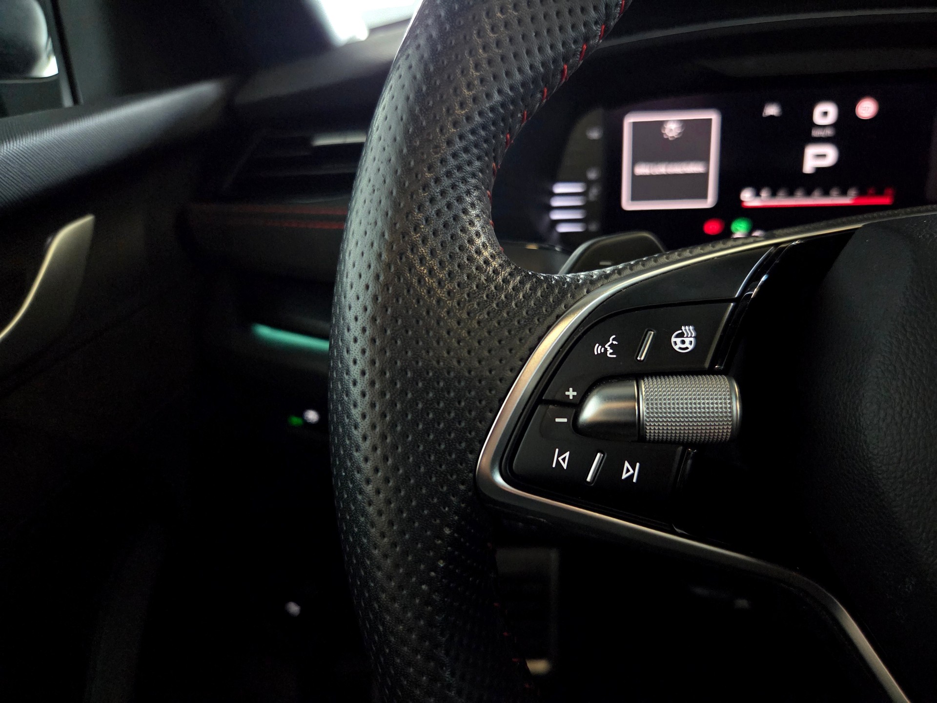 SKODA Octavia Combi 2.0 TSI RS DSG-image-15