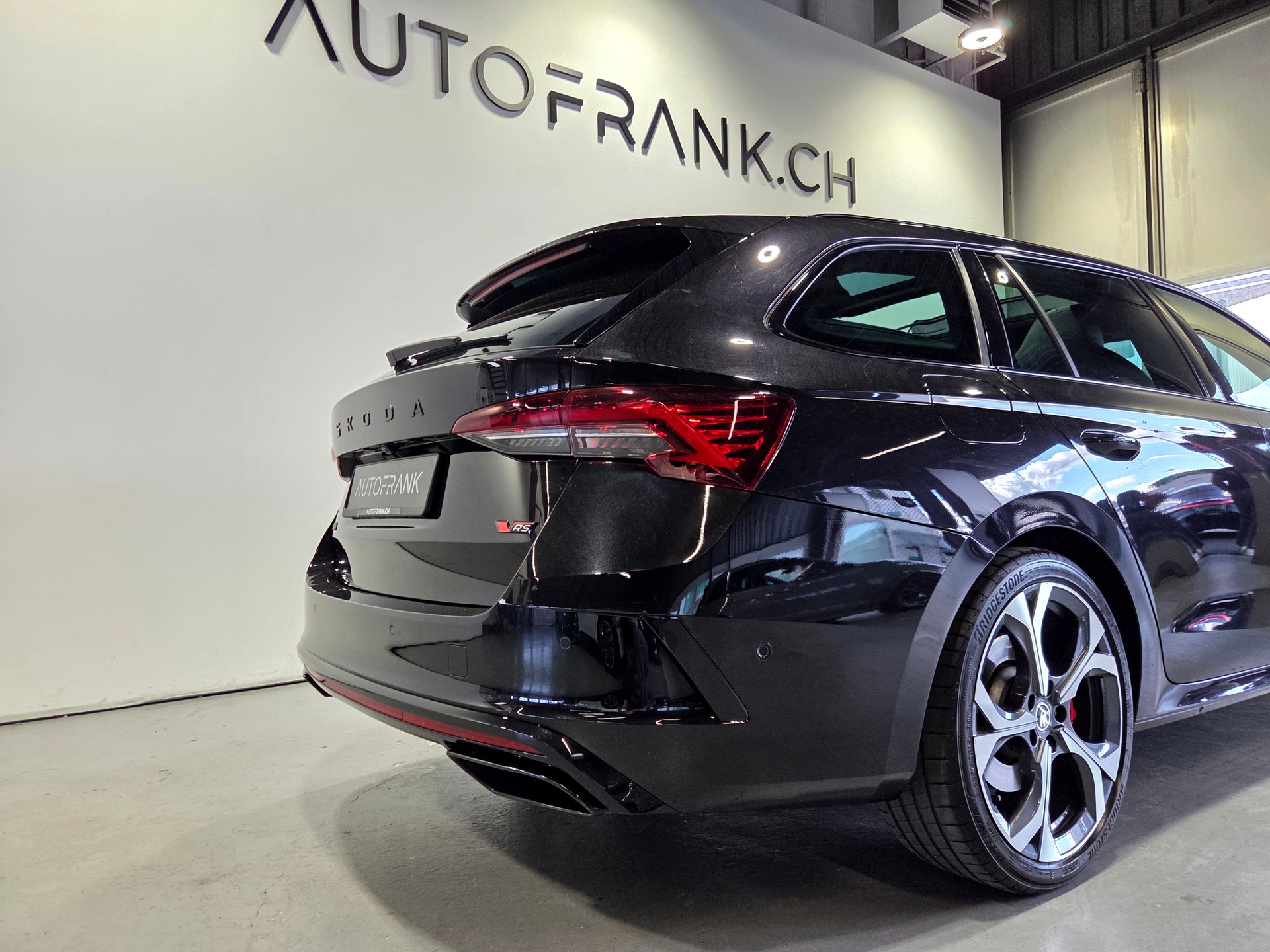SKODA Octavia Combi 2.0 TSI RS DSG-image-11