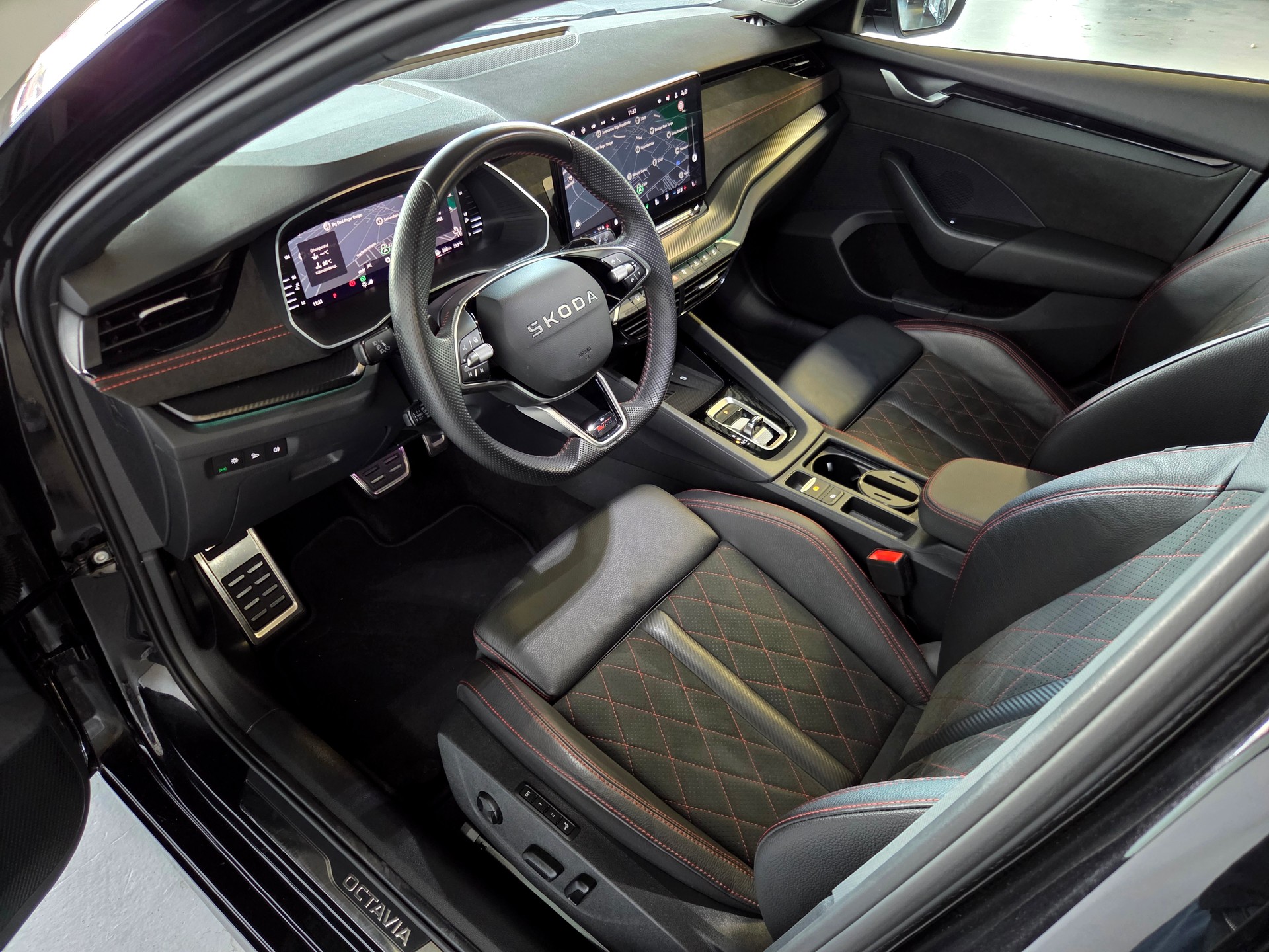 SKODA Octavia Combi 2.0 TSI RS DSG-image-3