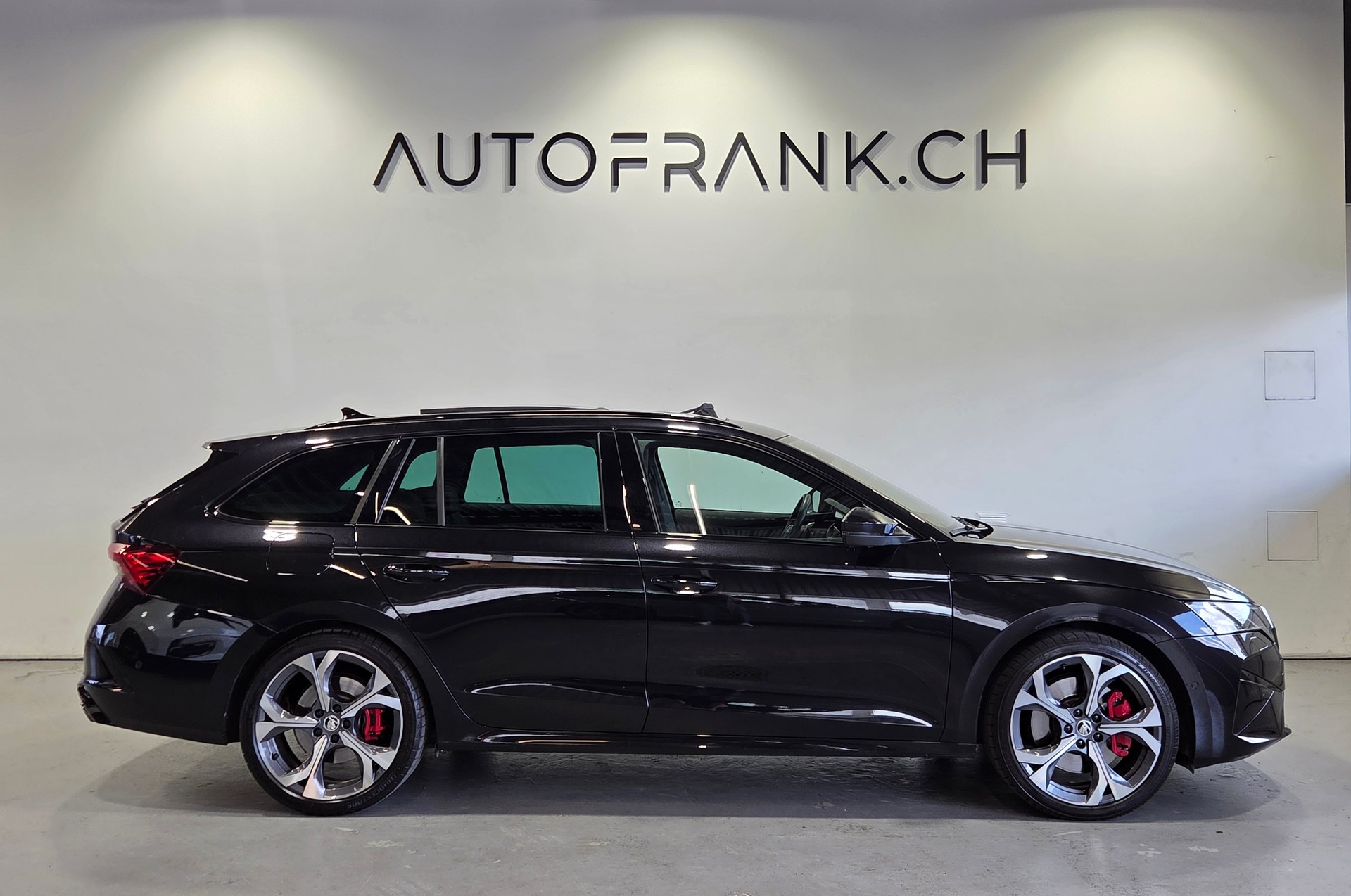 SKODA Octavia Combi 2.0 TSI RS DSG-image-1