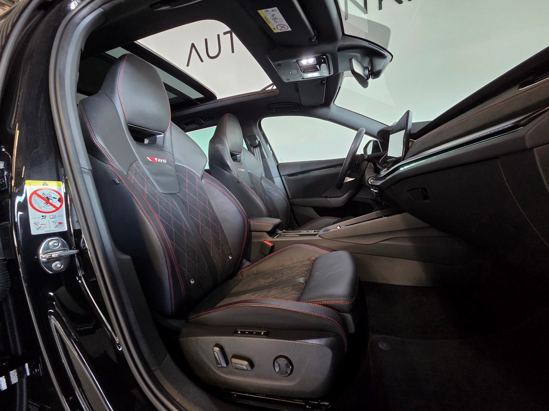 SKODA Octavia Combi 2.0 TSI RS DSG-image-4