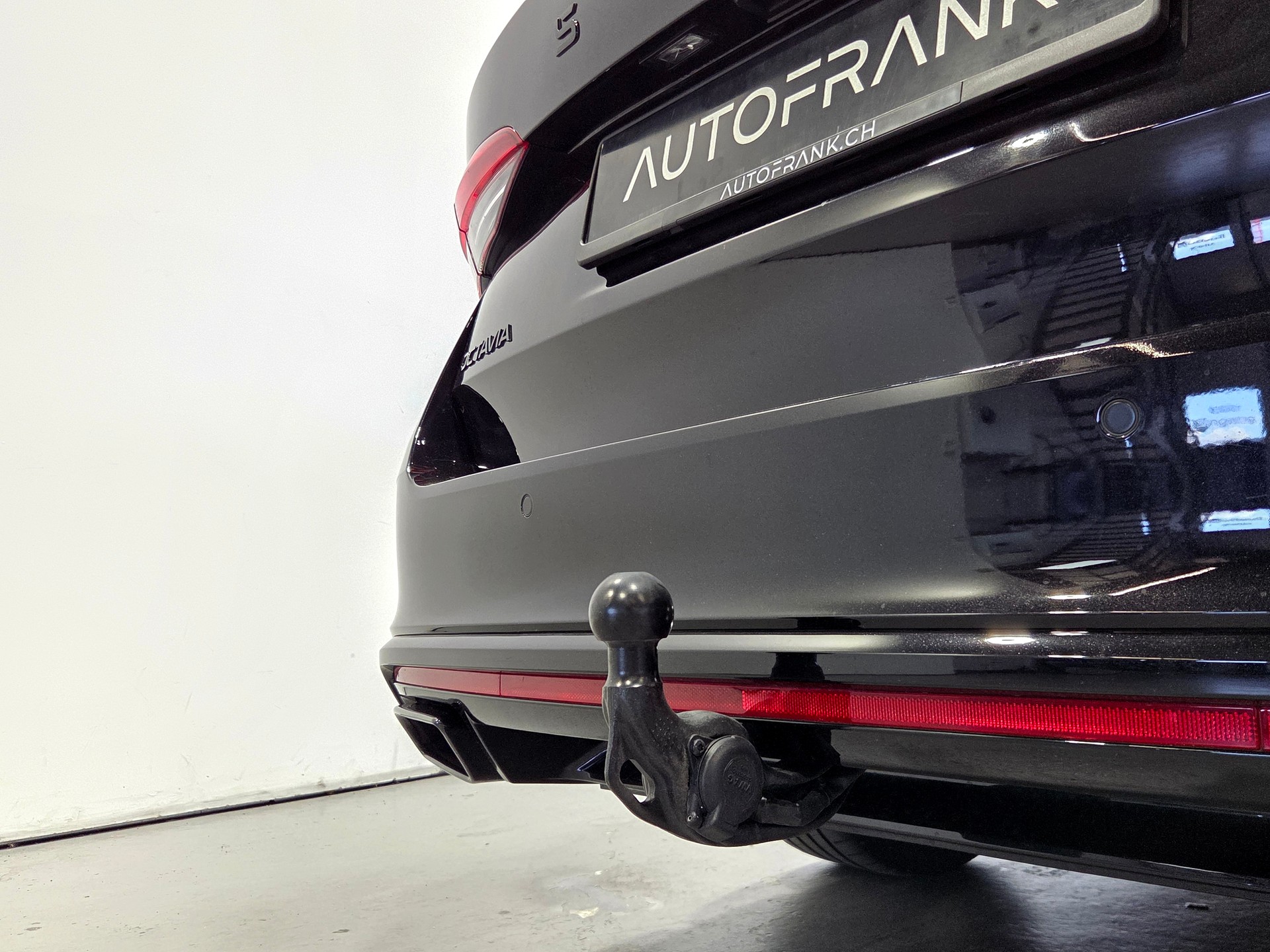 SKODA Octavia Combi 2.0 TSI RS DSG-image-10