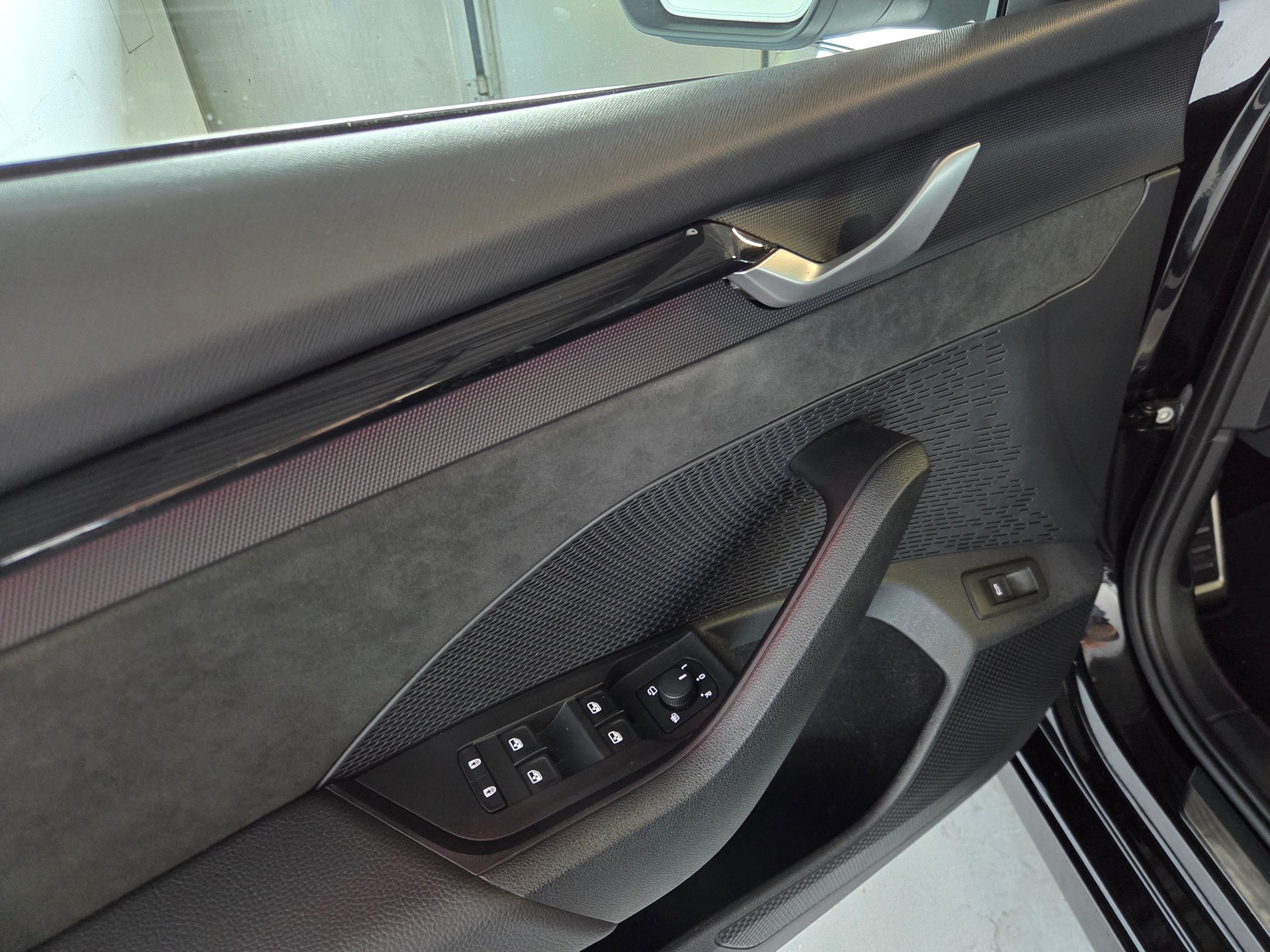 SKODA Octavia Combi 2.0 TSI RS DSG-image-20