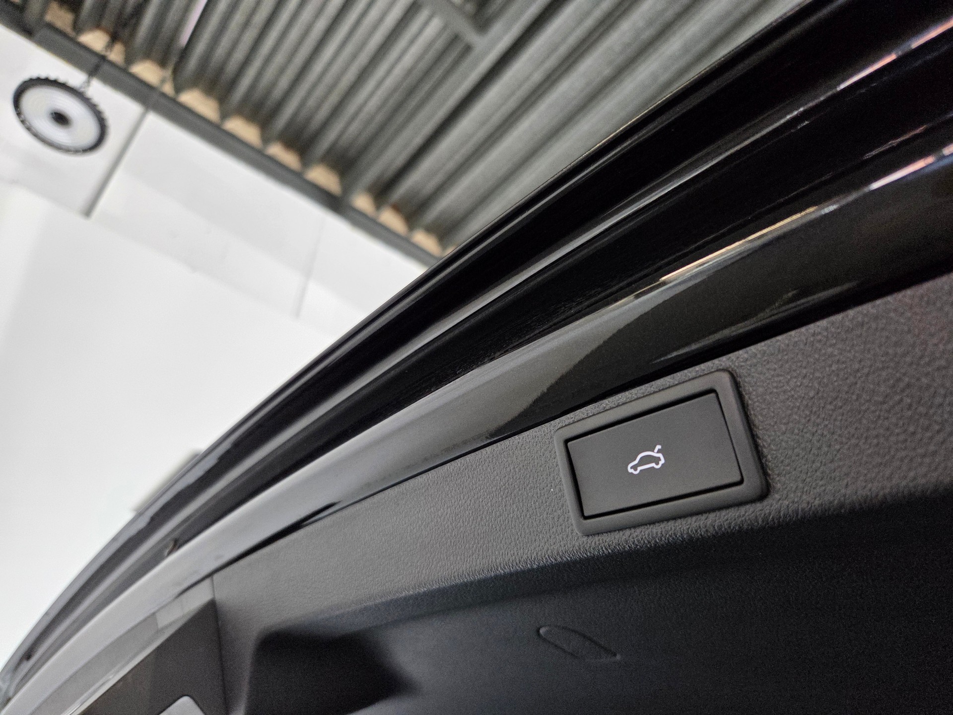 SKODA Octavia Combi 2.0 TSI RS DSG-image-25