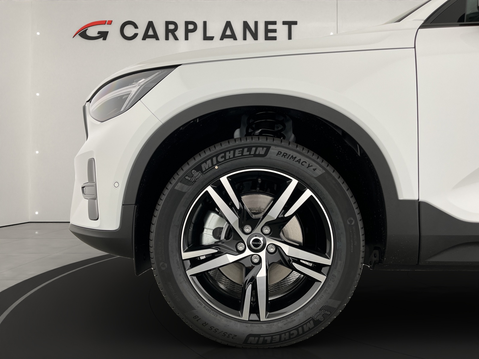 VOLVO XC40 2.0 B3 MH Plus Dark-image-6