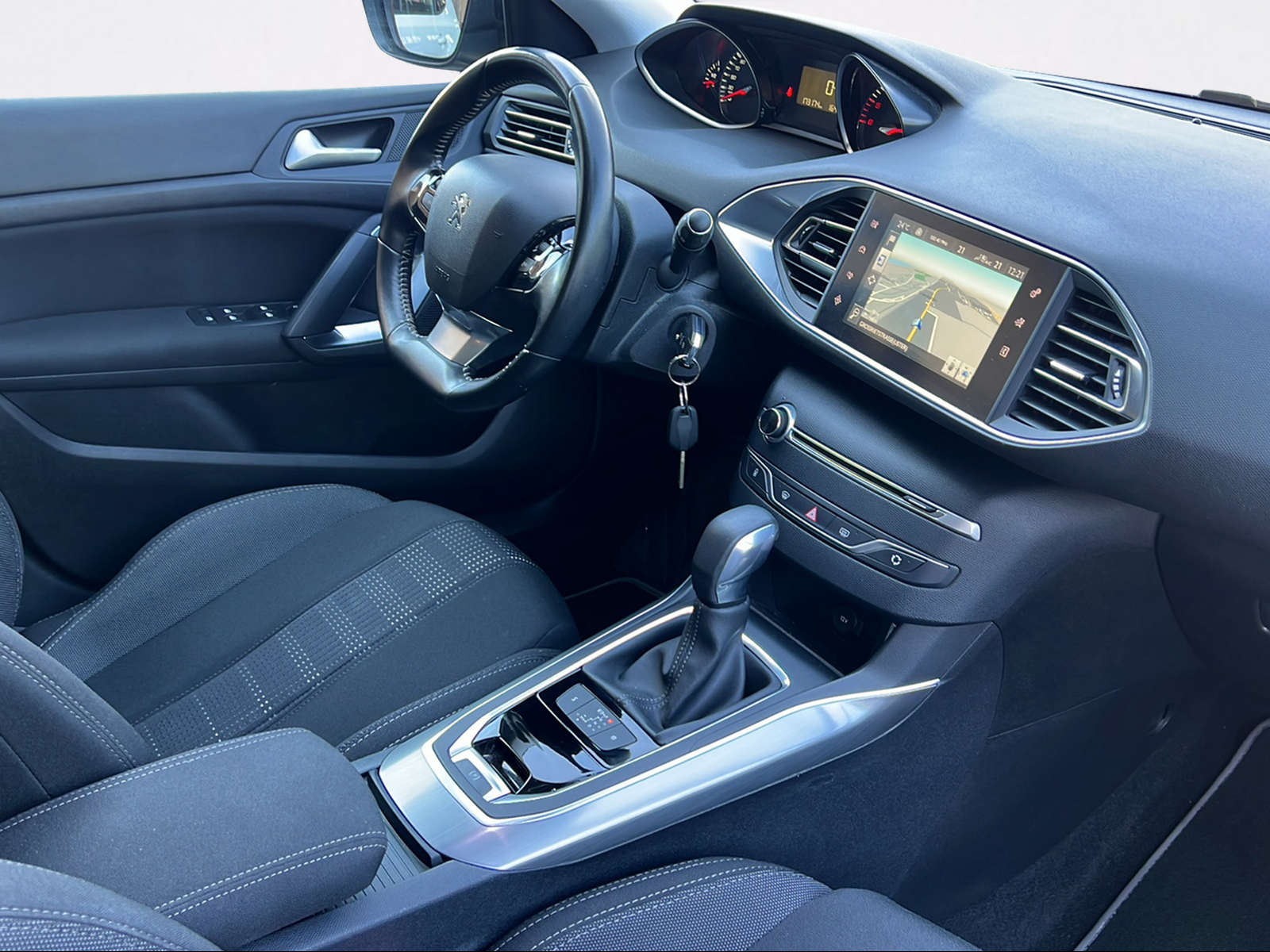 PEUGEOT 308 1.6 BlueHDI Allure Automatic-image-2