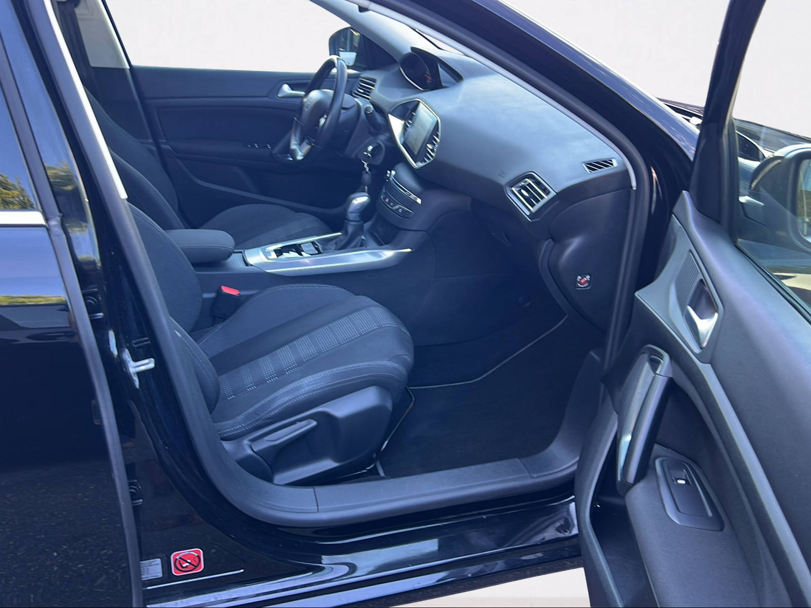 PEUGEOT 308 1.6 BlueHDI Allure Automatic-image-4