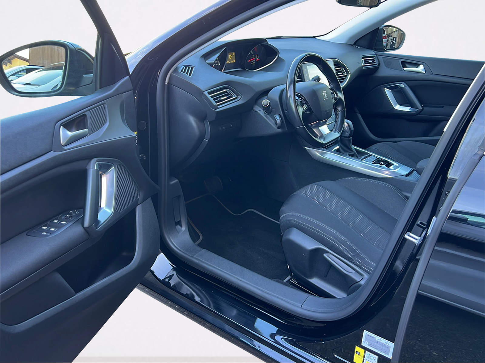 PEUGEOT 308 1.6 BlueHDI Allure Automatic-image-10