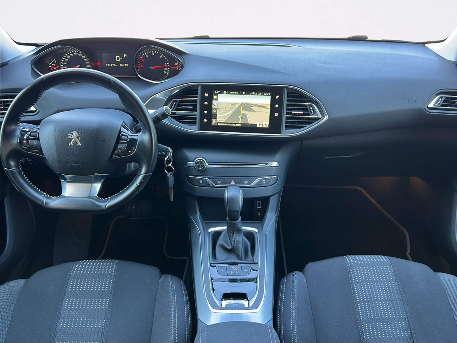 PEUGEOT 308 1.6 BlueHDI Allure Automatic-image-3