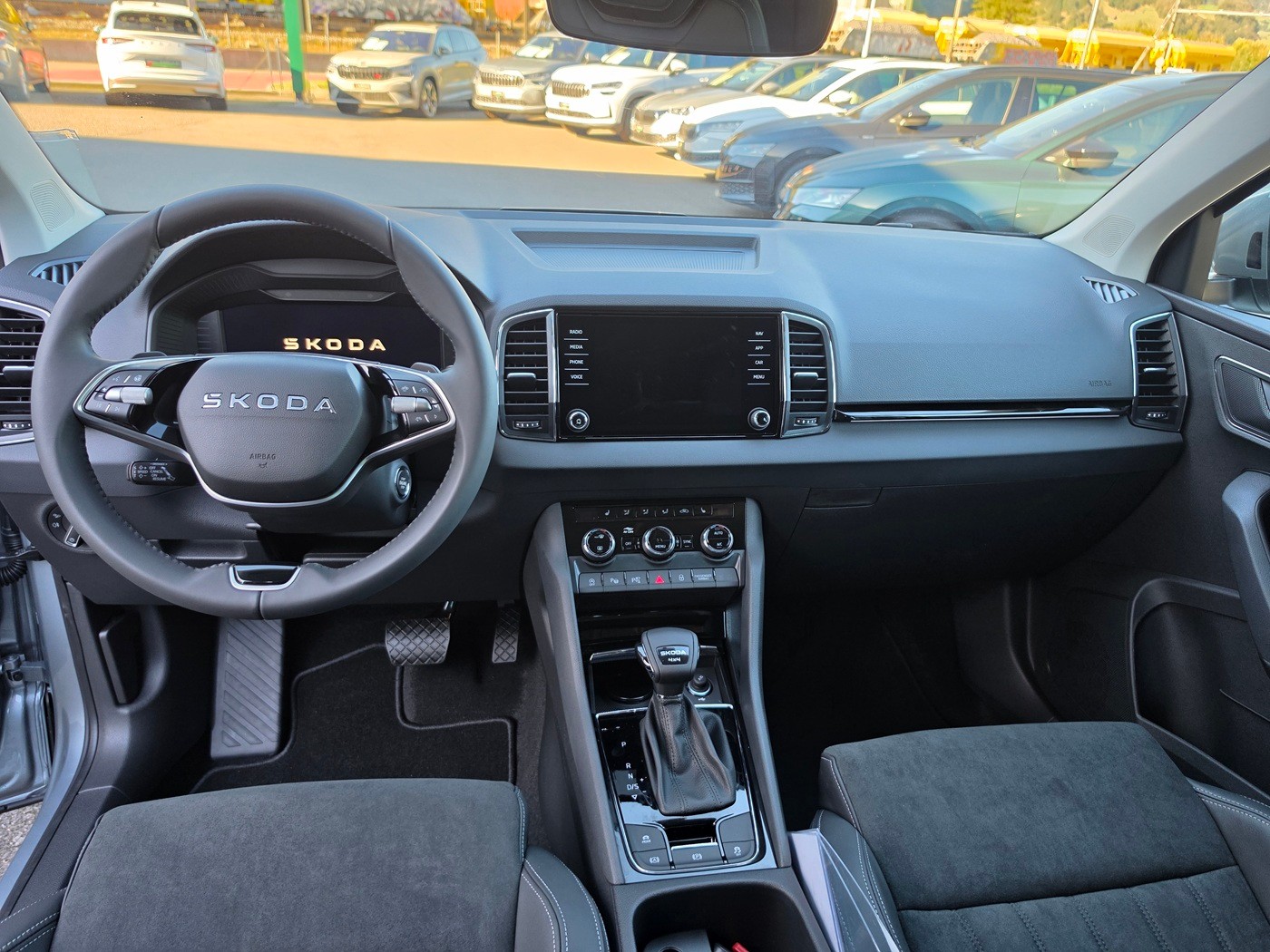 SKODA Karoq 2.0 TDI CR Dynamic 4x4 DSG-image-9