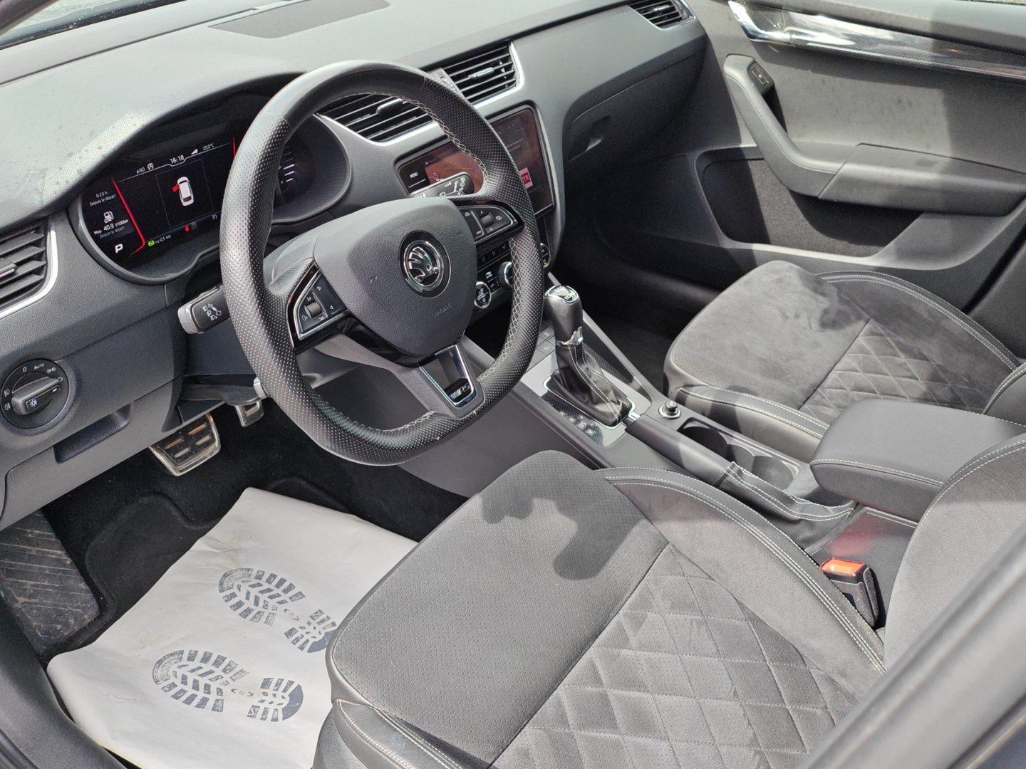 SKODA Octavia Combi 2.0 TDI RS 4x4 DSG – 184 ch – LED, 2 jeux de roues [Expertisé + Garantie 12 mois]-image-12