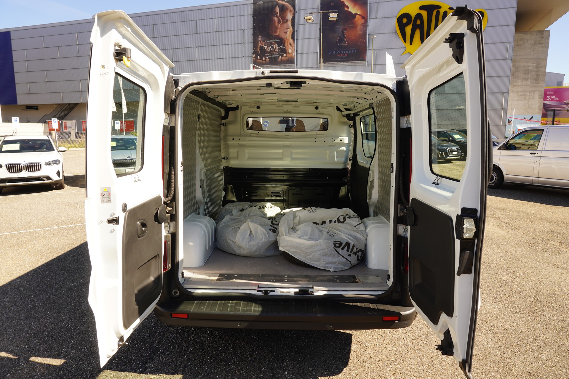 RENAULT Trafic 2.0 Energy dCi 120 3.0t Business L1H1-image-13