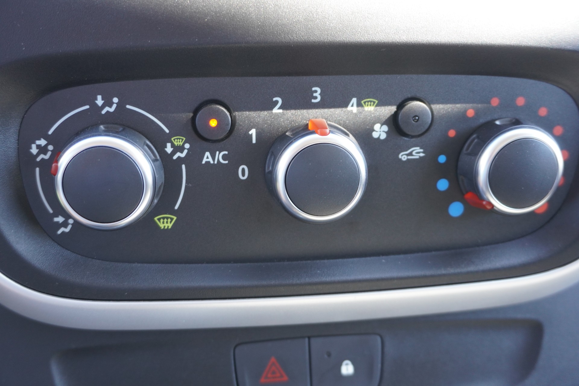 RENAULT Trafic 2.0 Energy dCi 120 3.0t Business L1H1-image-25