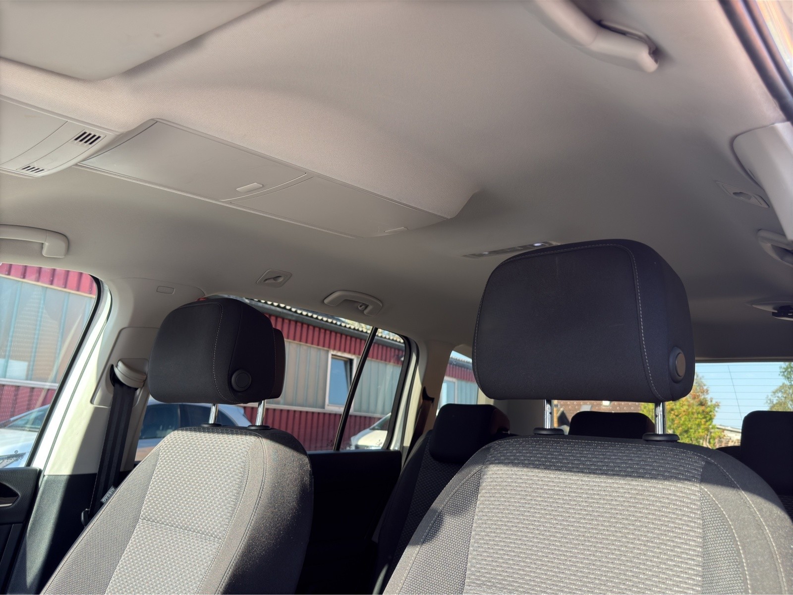 VW Touran 1.6 TDI BlueMotion Technology Comfortline DSG-image-18