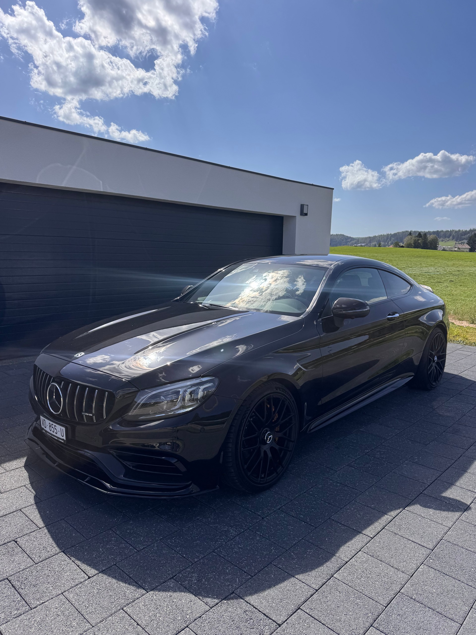 MERCEDES-BENZ C 63 S AMG 9G-tronic-showroom-element-1