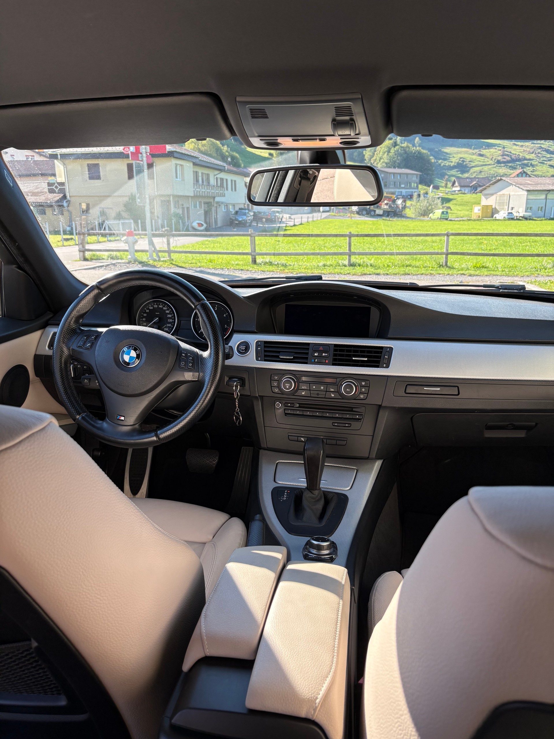 BMW 330d xDrive-image-8