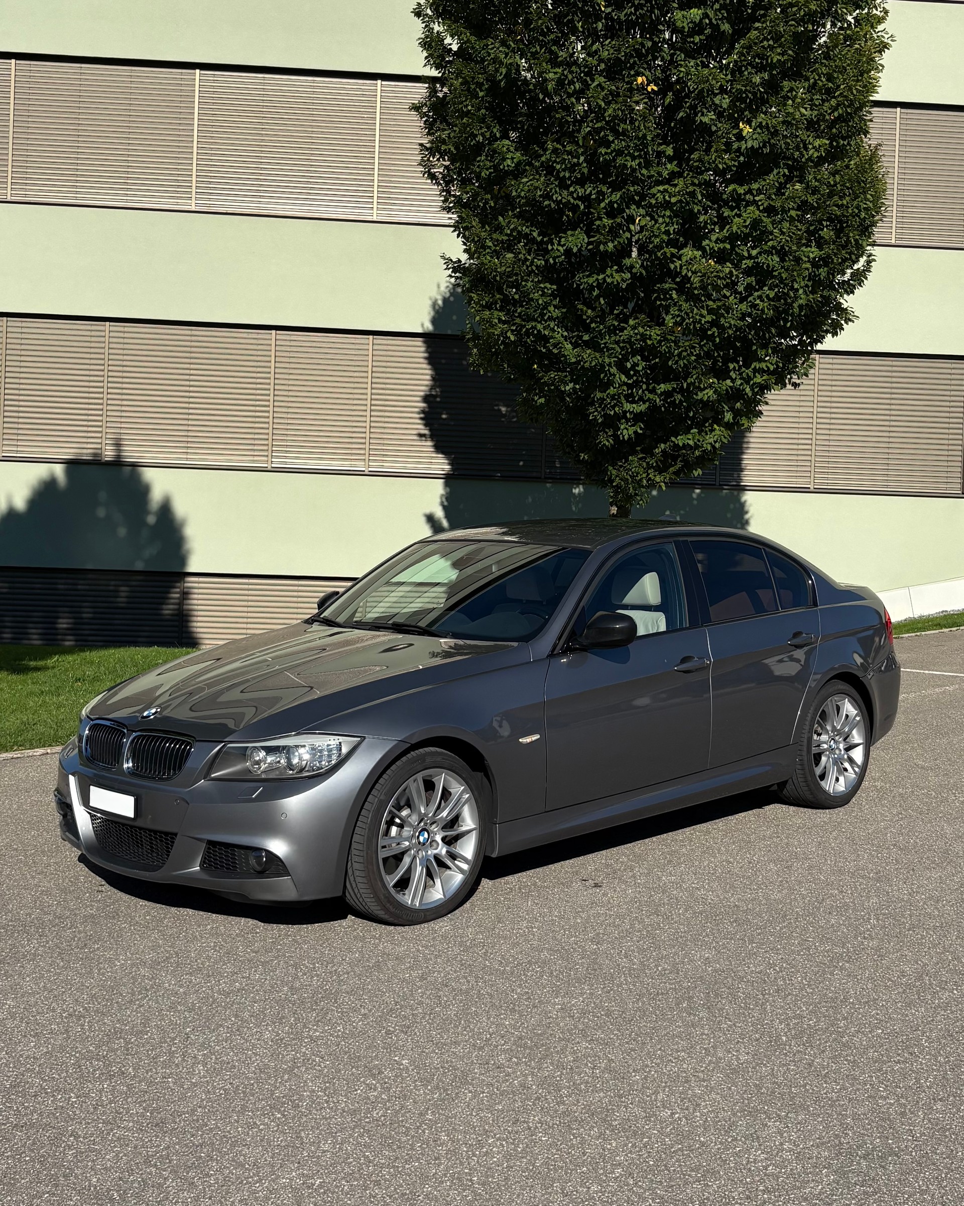 BMW 330d xDrive-image-2