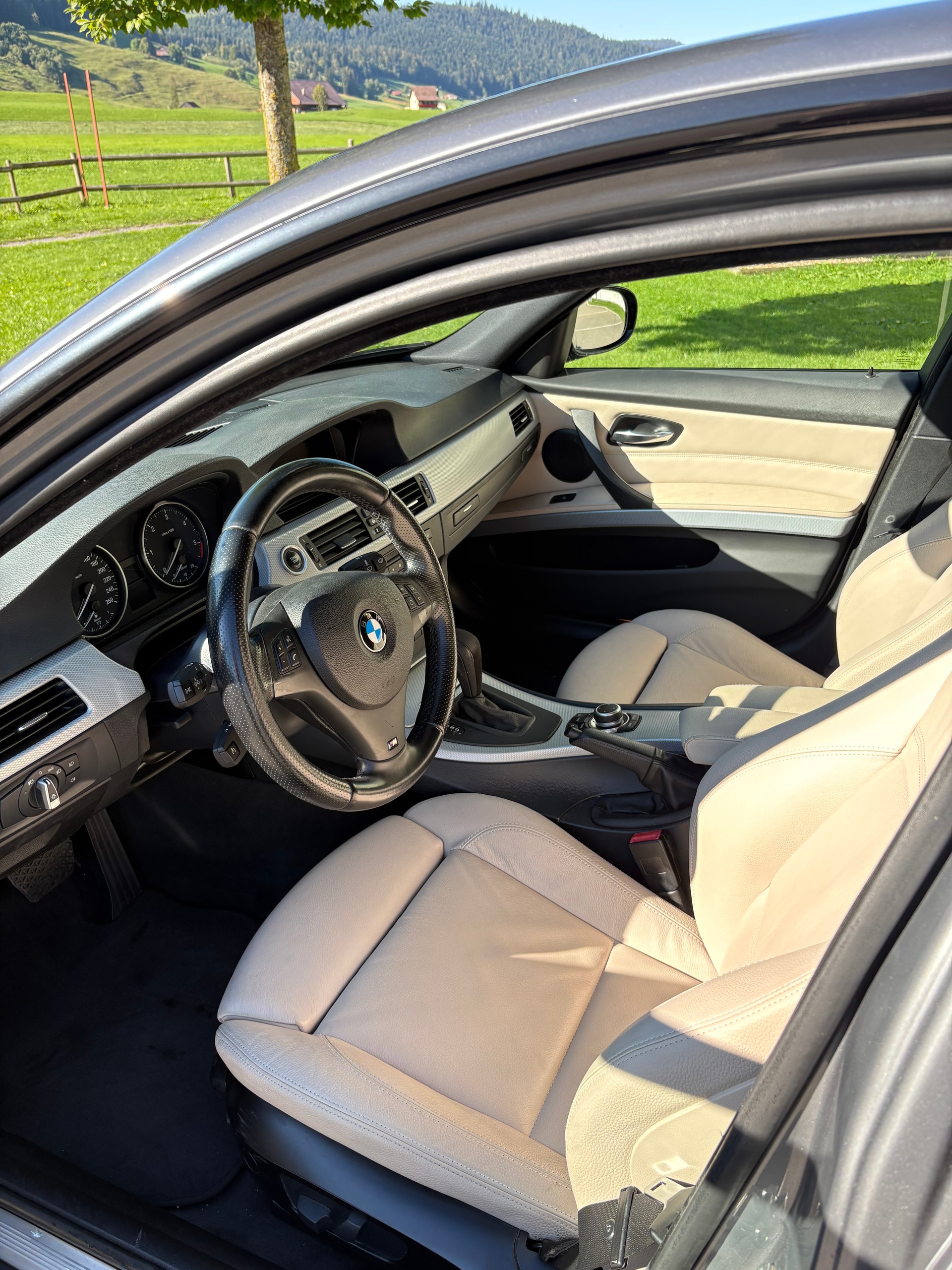 BMW 330d xDrive-image-6