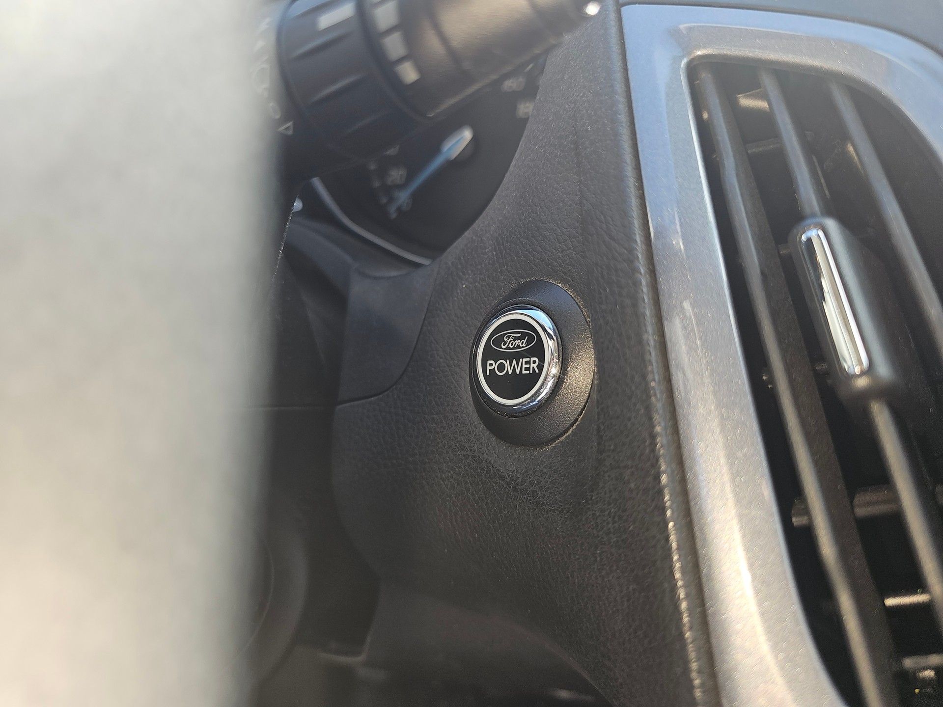 FORD Focus 1.0 SCTi Titanium-image-10