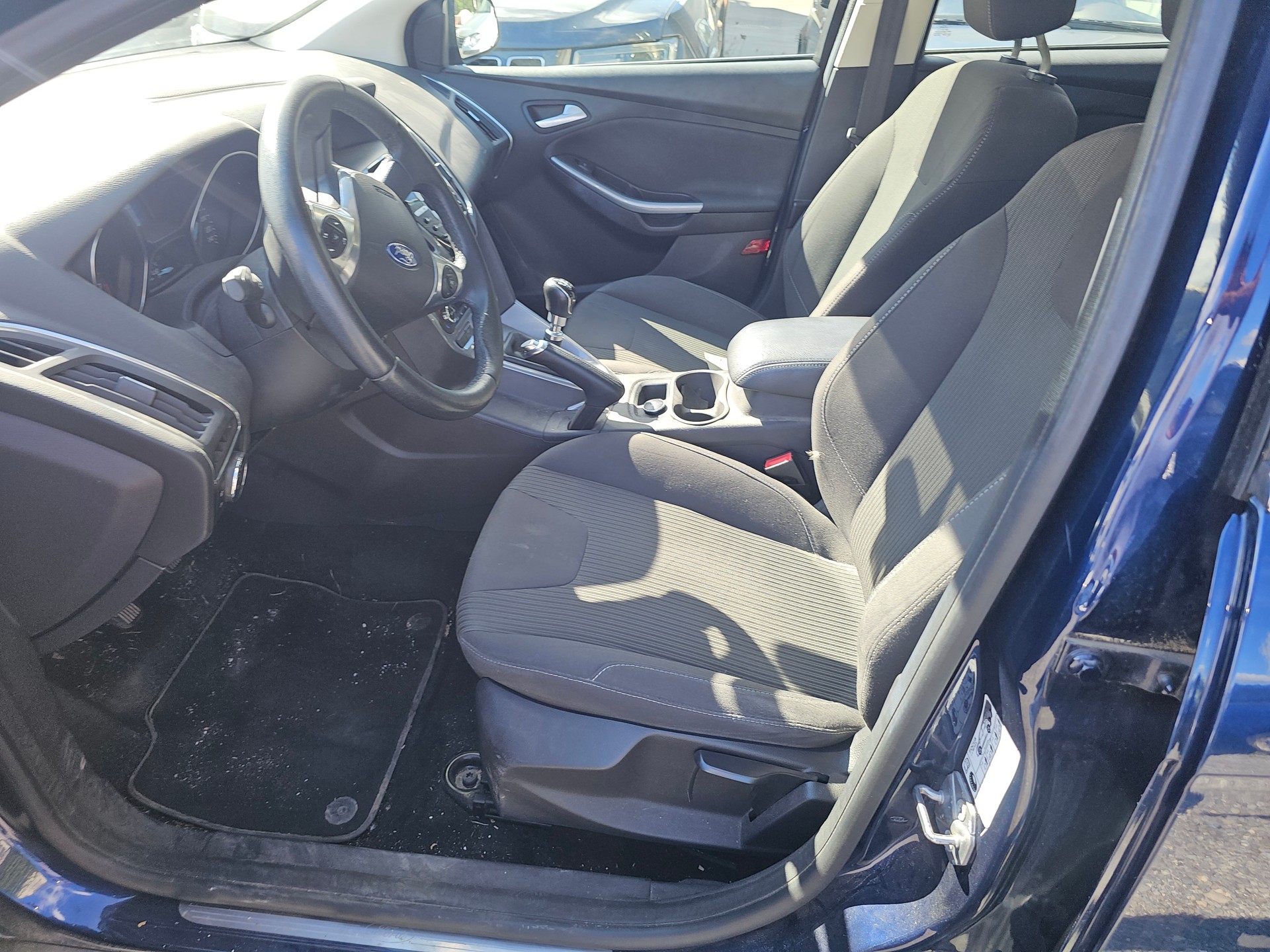 FORD Focus 1.0 SCTi Titanium-image-8