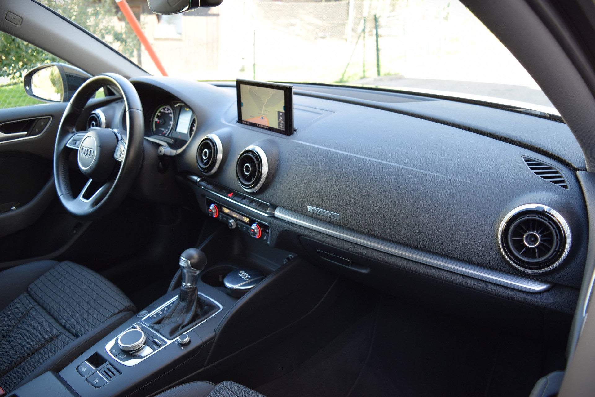 AUDI A3 Sportback 1.4 e-tron Sport S-tronic-image-12