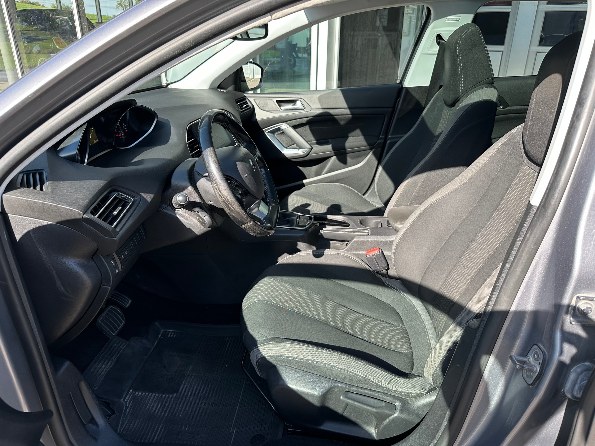 PEUGEOT 308 1.2 THP Style Automatic-image-10