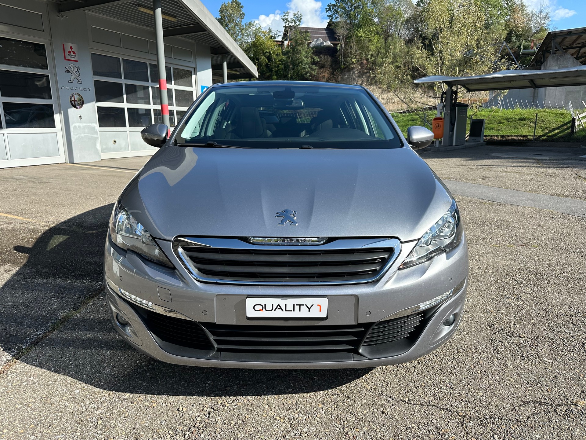 PEUGEOT 308 1.2 THP Style Automatic-image-1