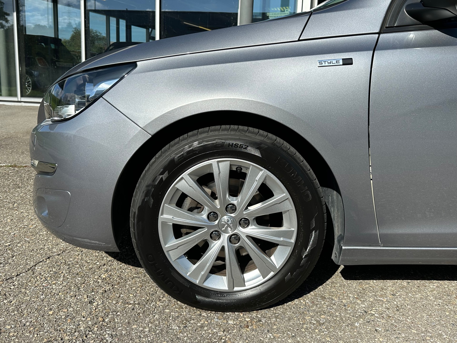 PEUGEOT 308 1.2 THP Style Automatic-image-4