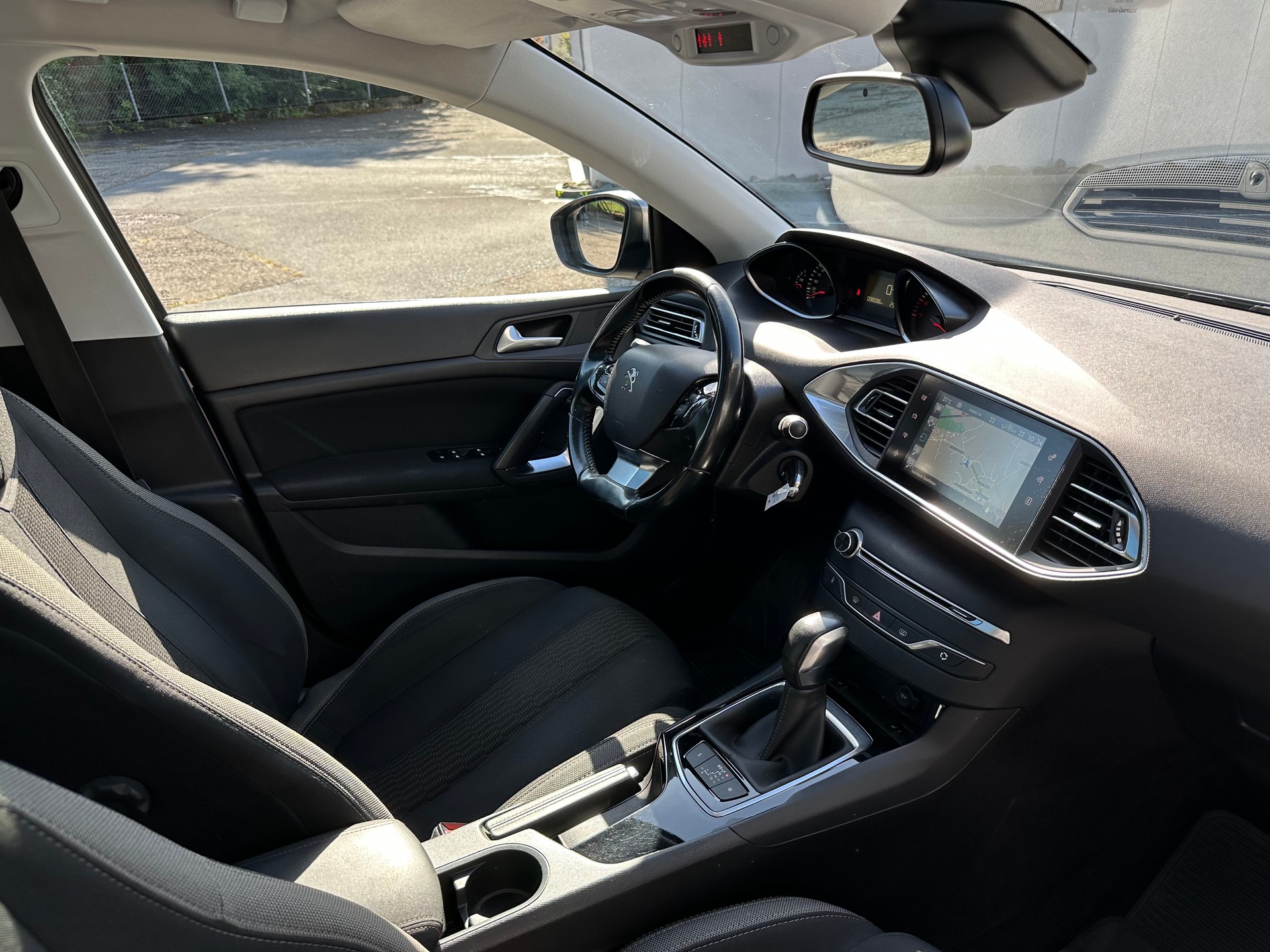 PEUGEOT 308 1.2 THP Style Automatic-image-12