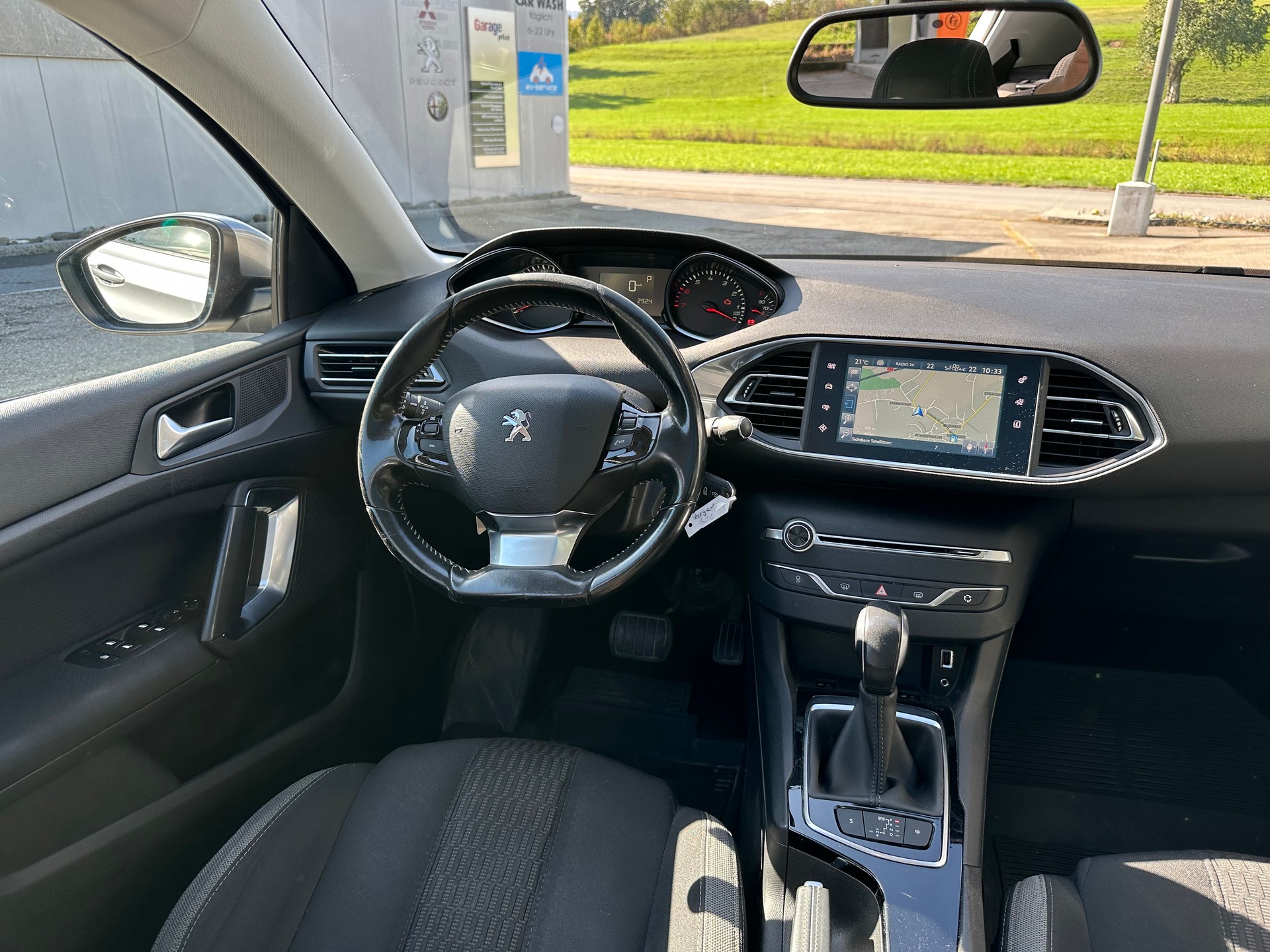 PEUGEOT 308 1.2 THP Style Automatic-image-7